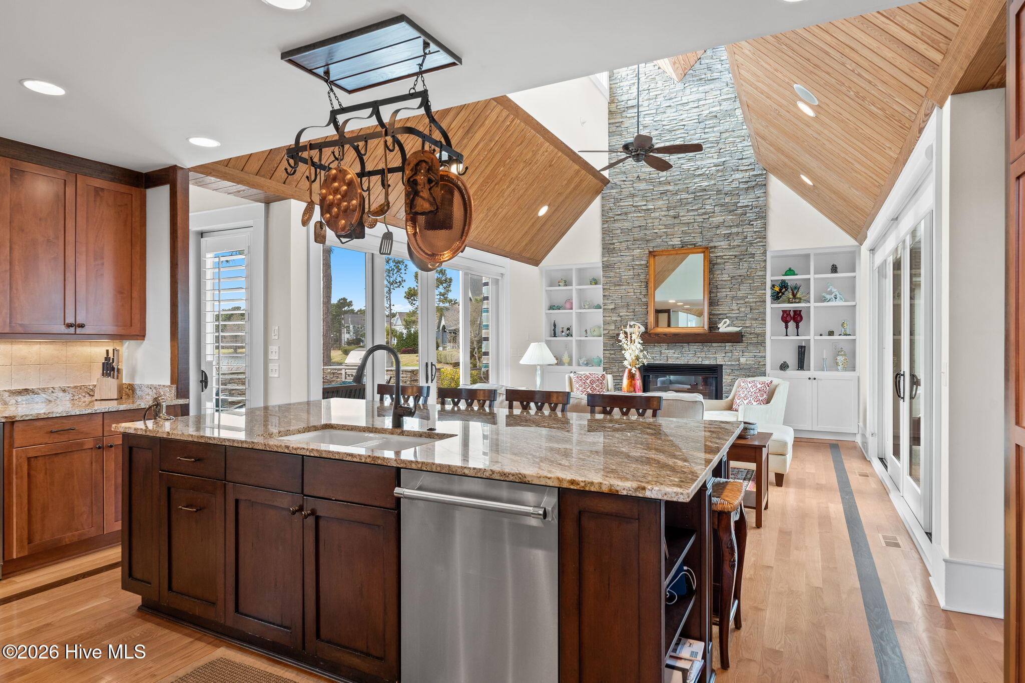 100563236 | Photo 18