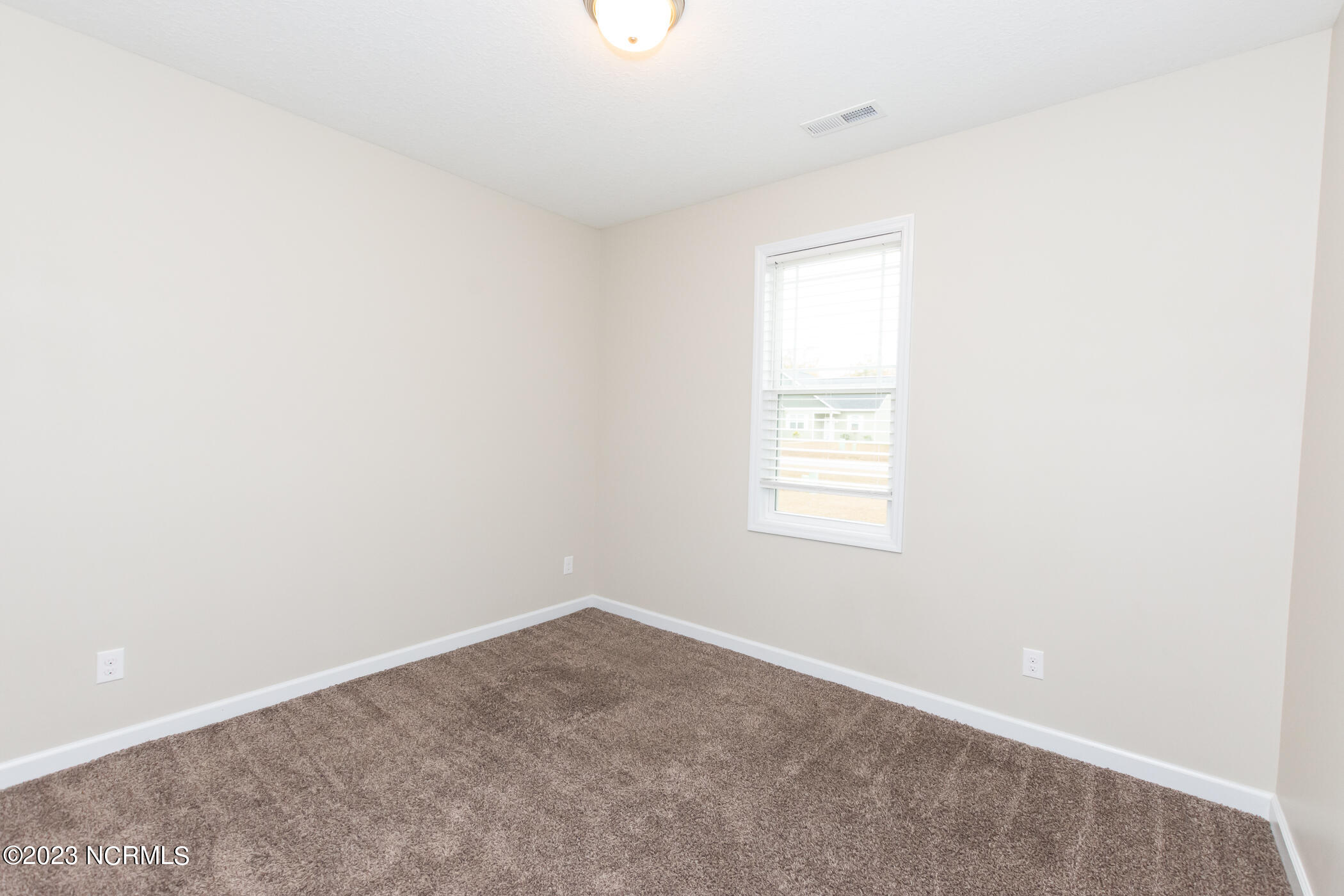 100543785 | Photo 22