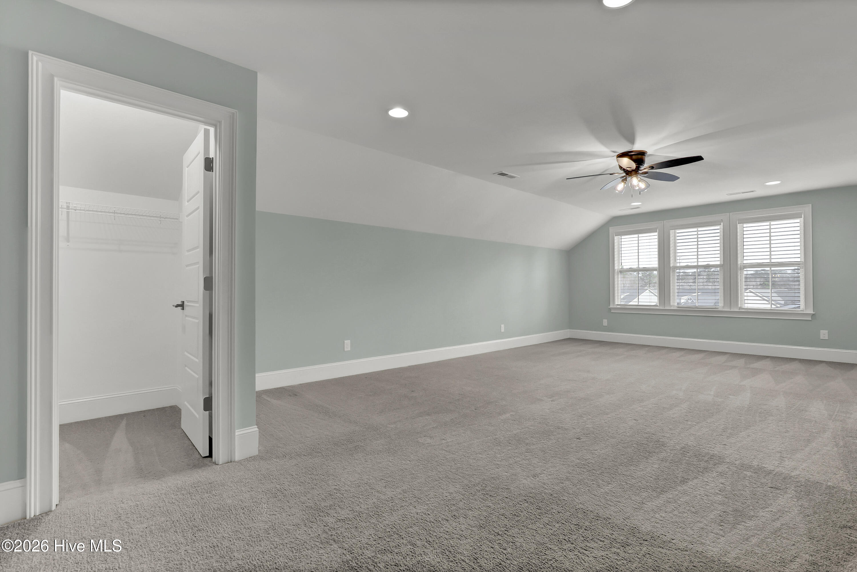 100558429 | Photo 45