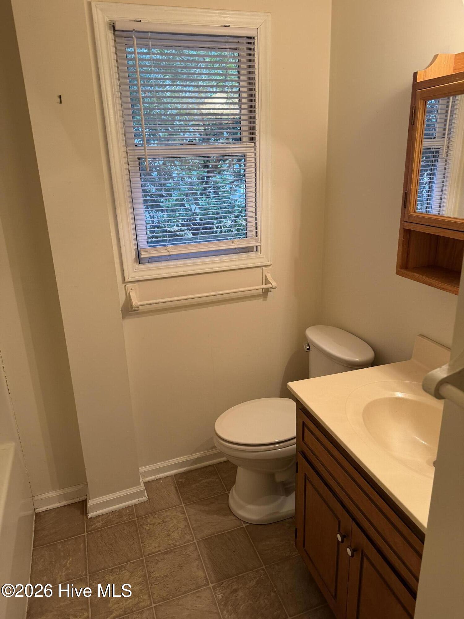 100551194 | Photo 51