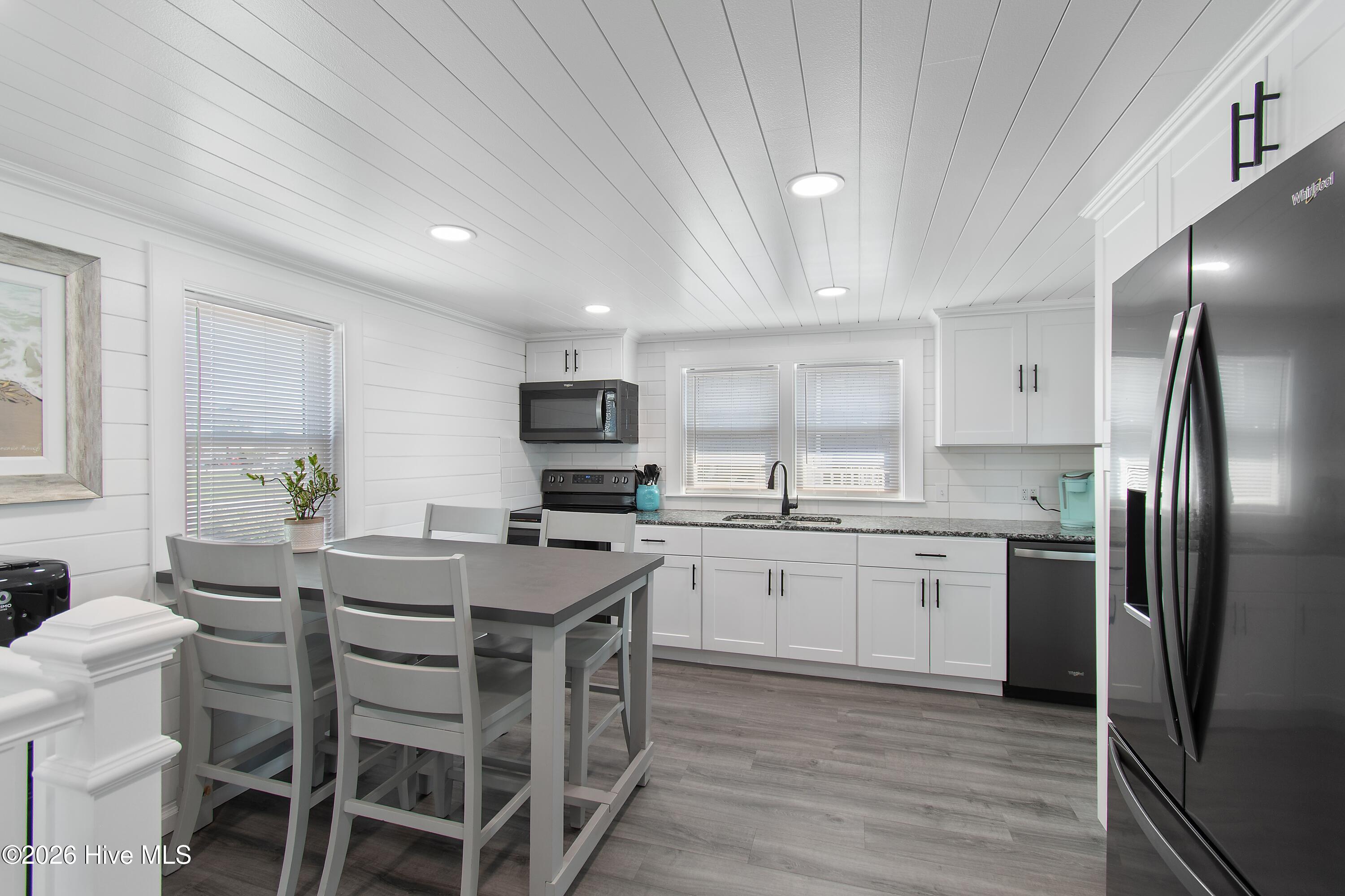 100567968 | Photo 29