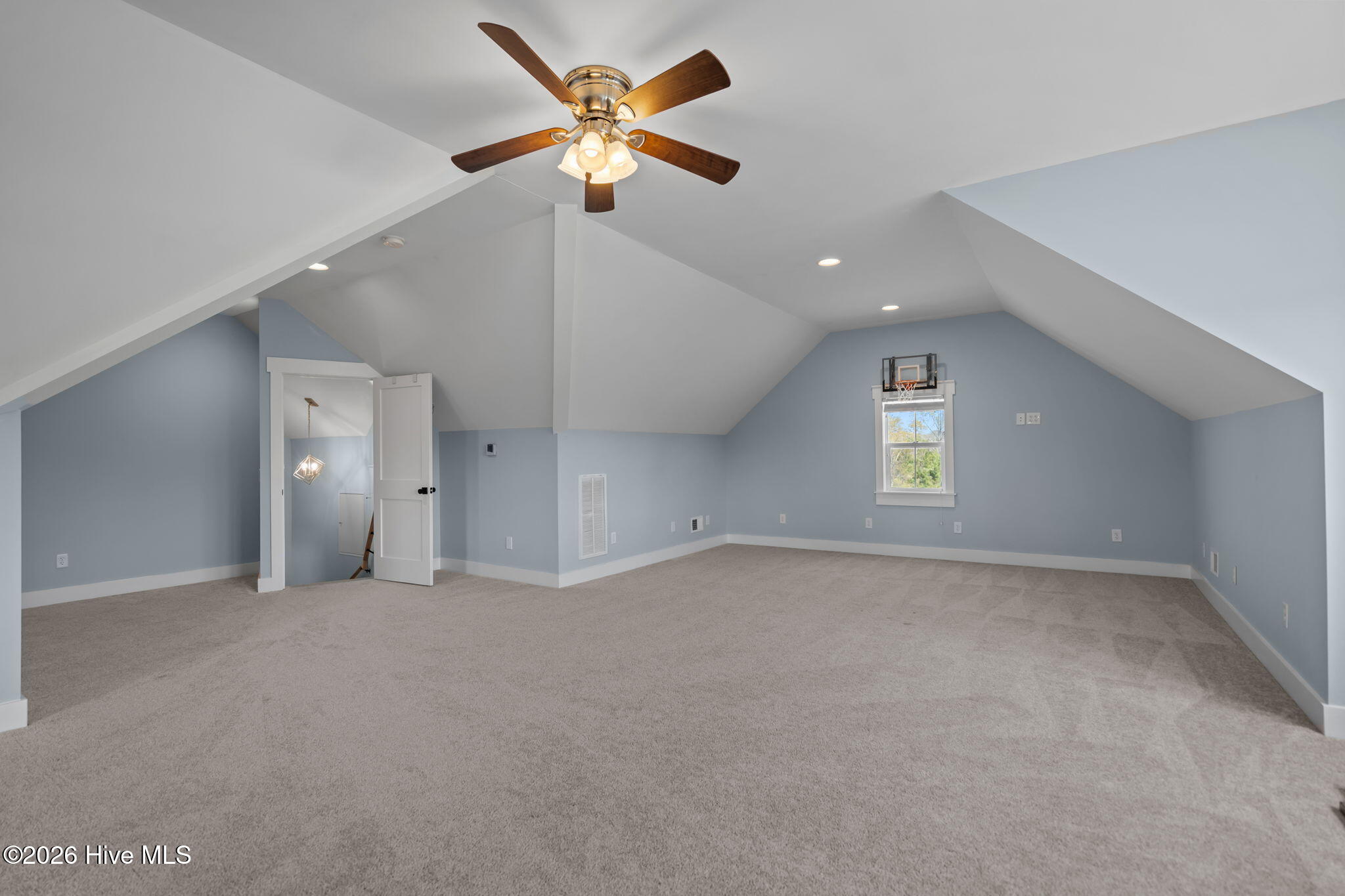 100563591 | Photo 44