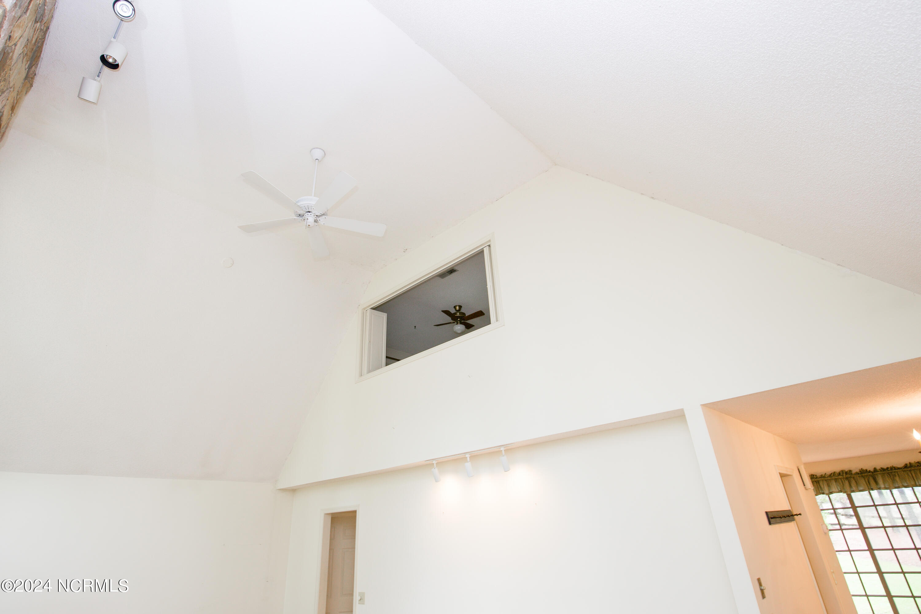 620 Diamondhead Dr S-8