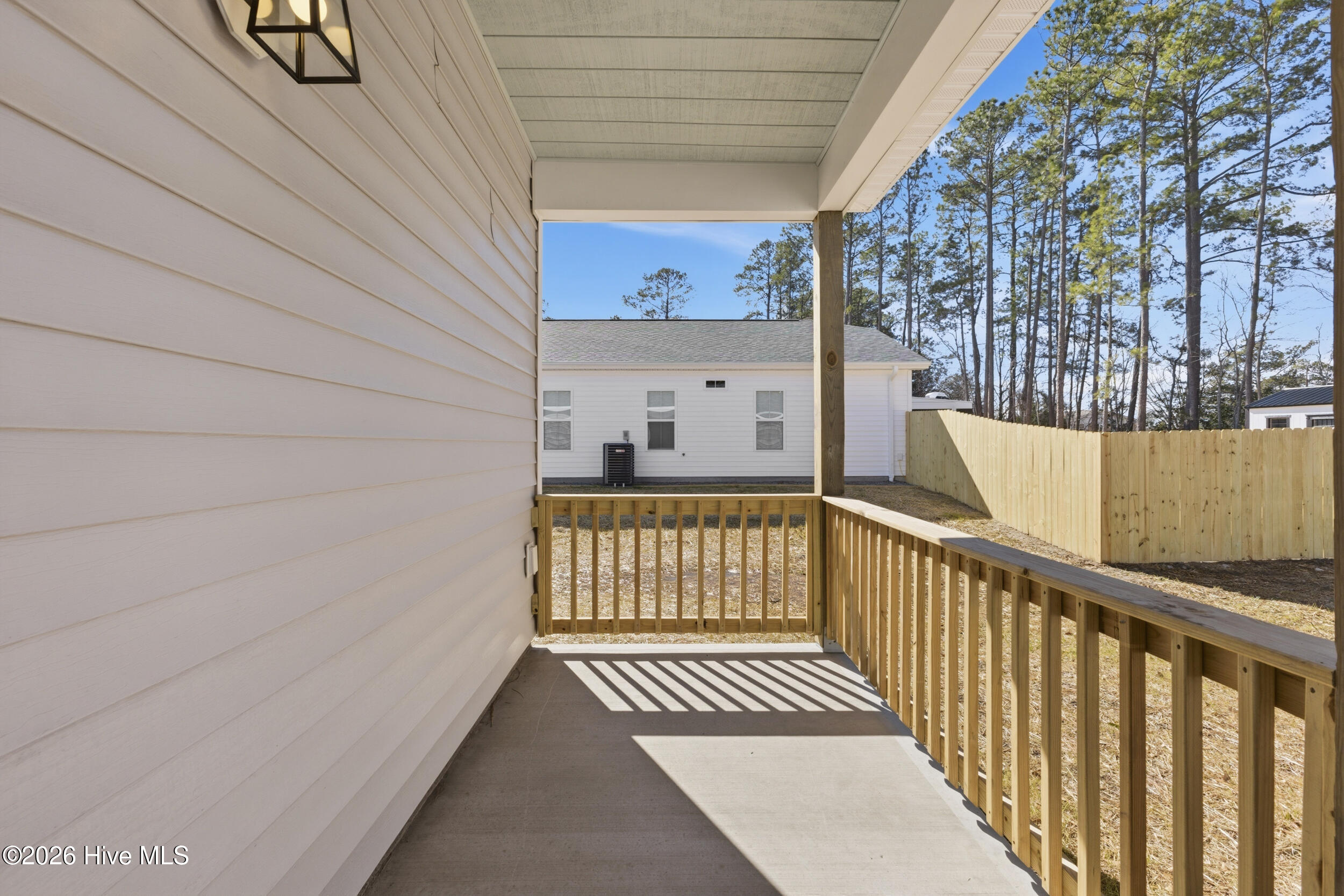 100557700 | Photo 37