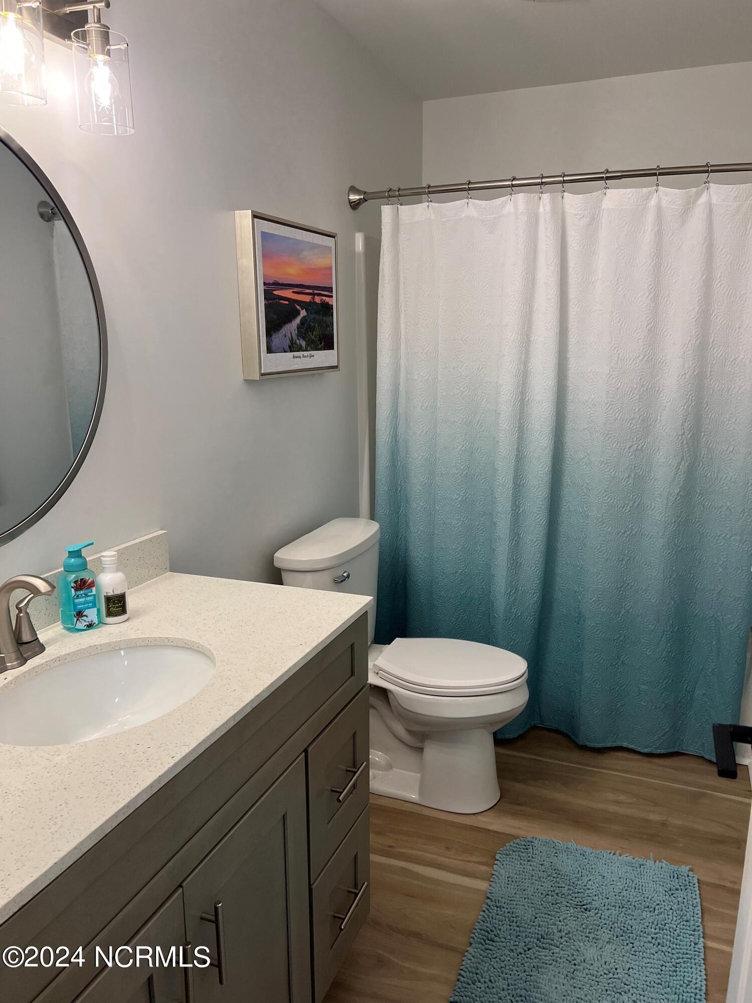 100560867 | Photo 28