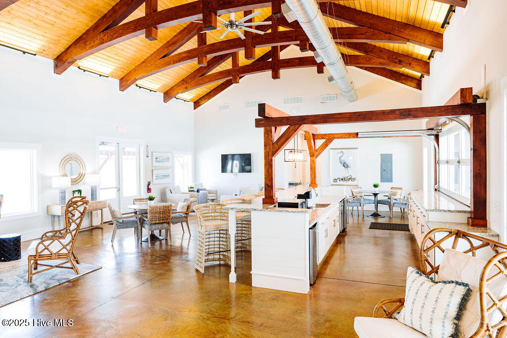 100526979 | Photo 25