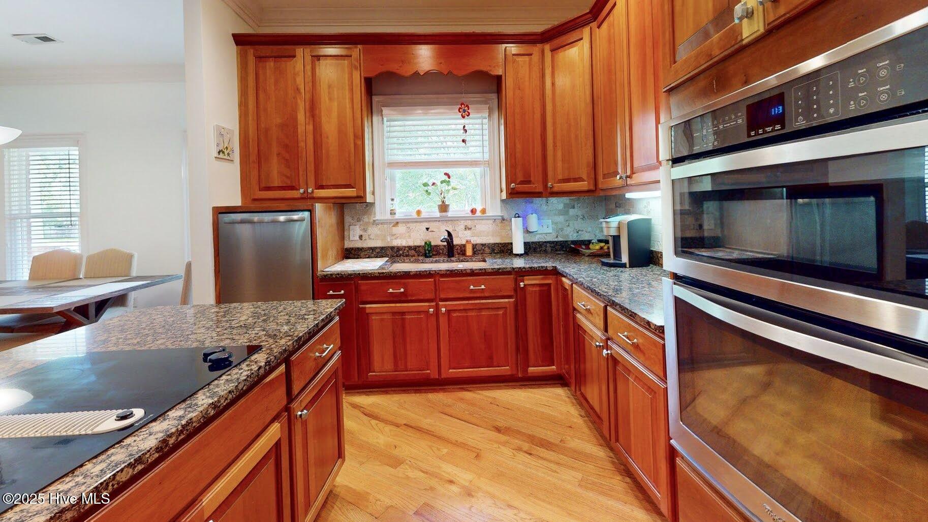 100528011 | Photo 15