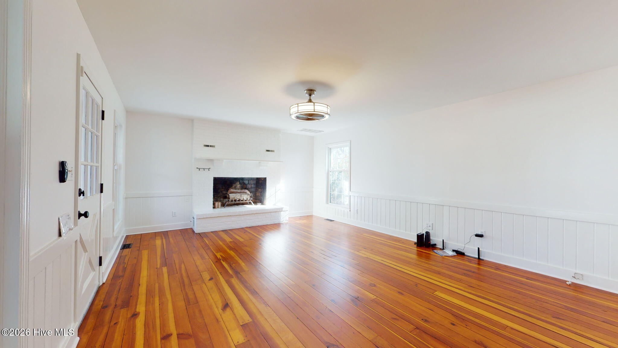 100554619 | Photo 23