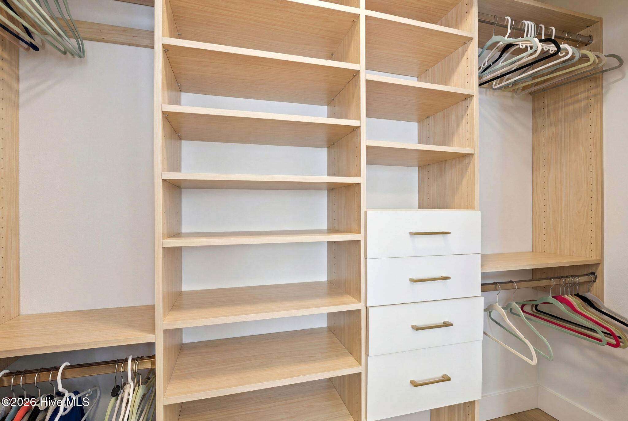 100565063 | Photo 42