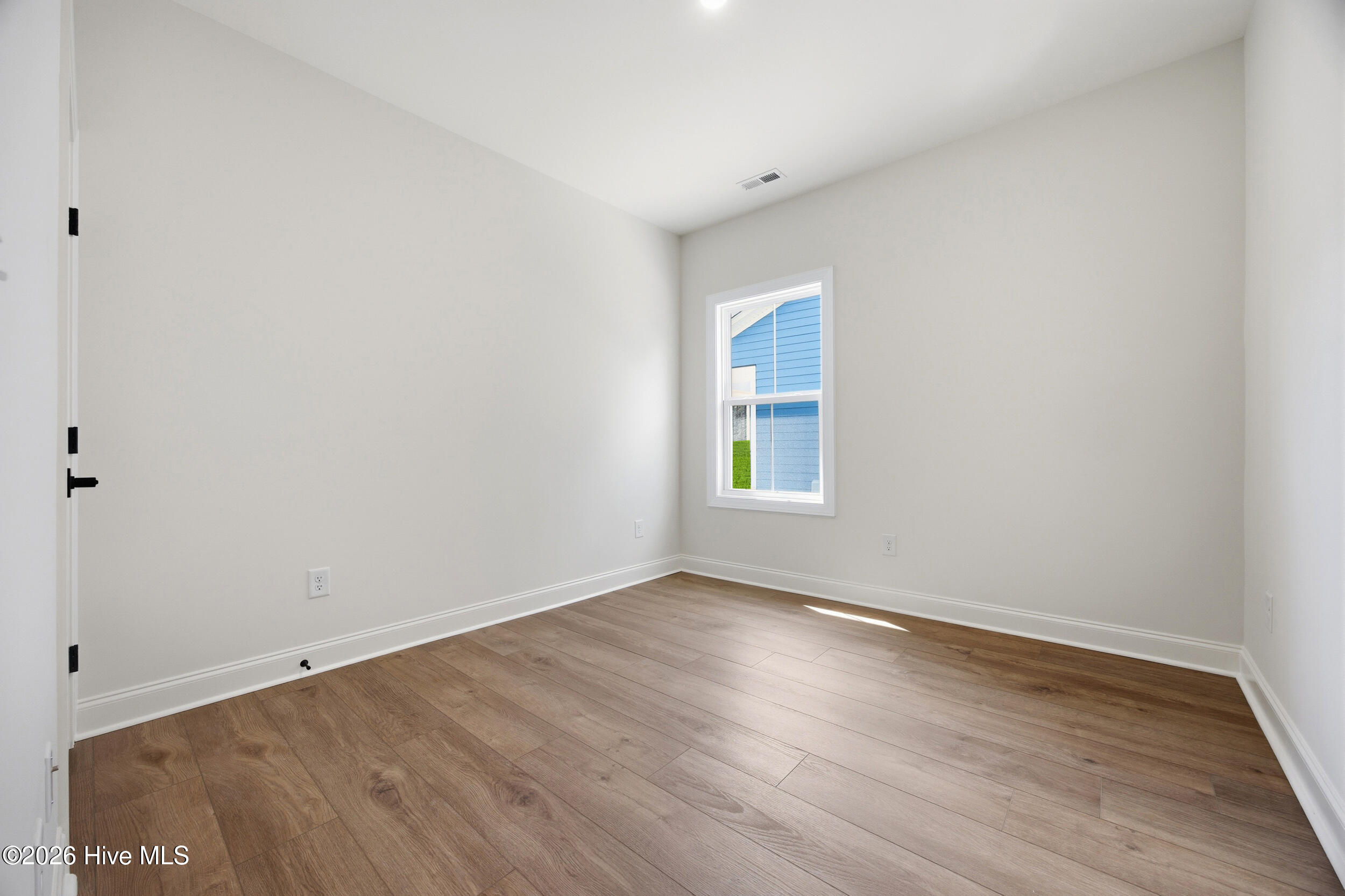 100540369 | Photo 31