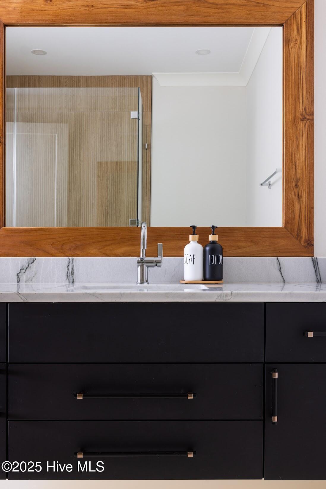 100503115 | Photo 19