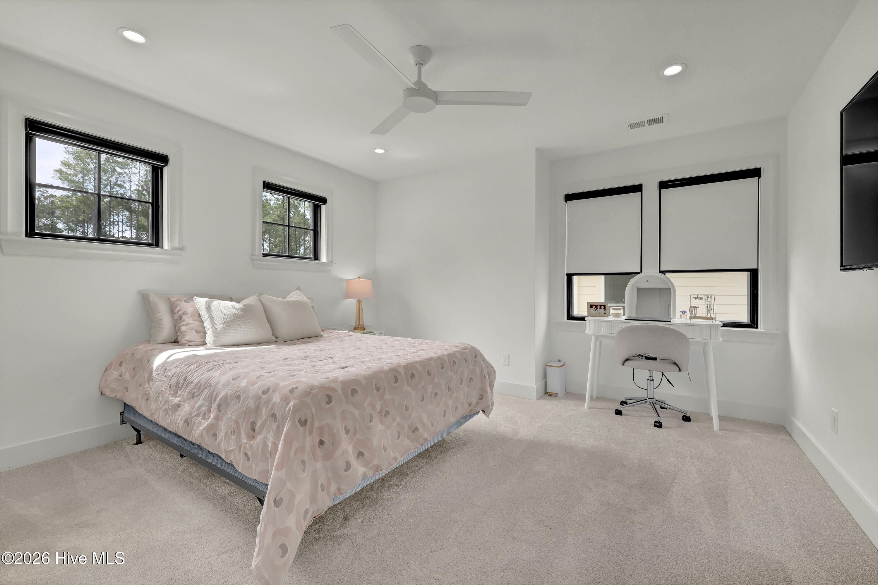 100565656 | Photo 33