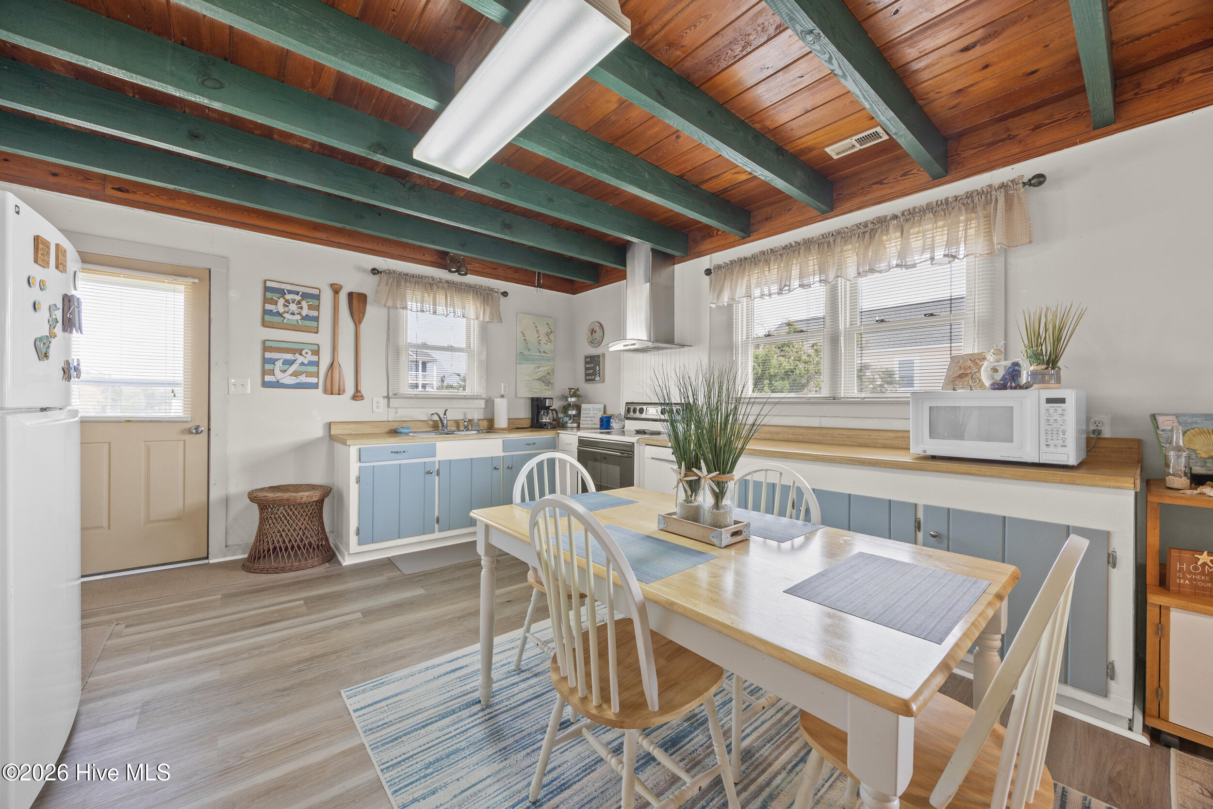 100563115 | Photo 34