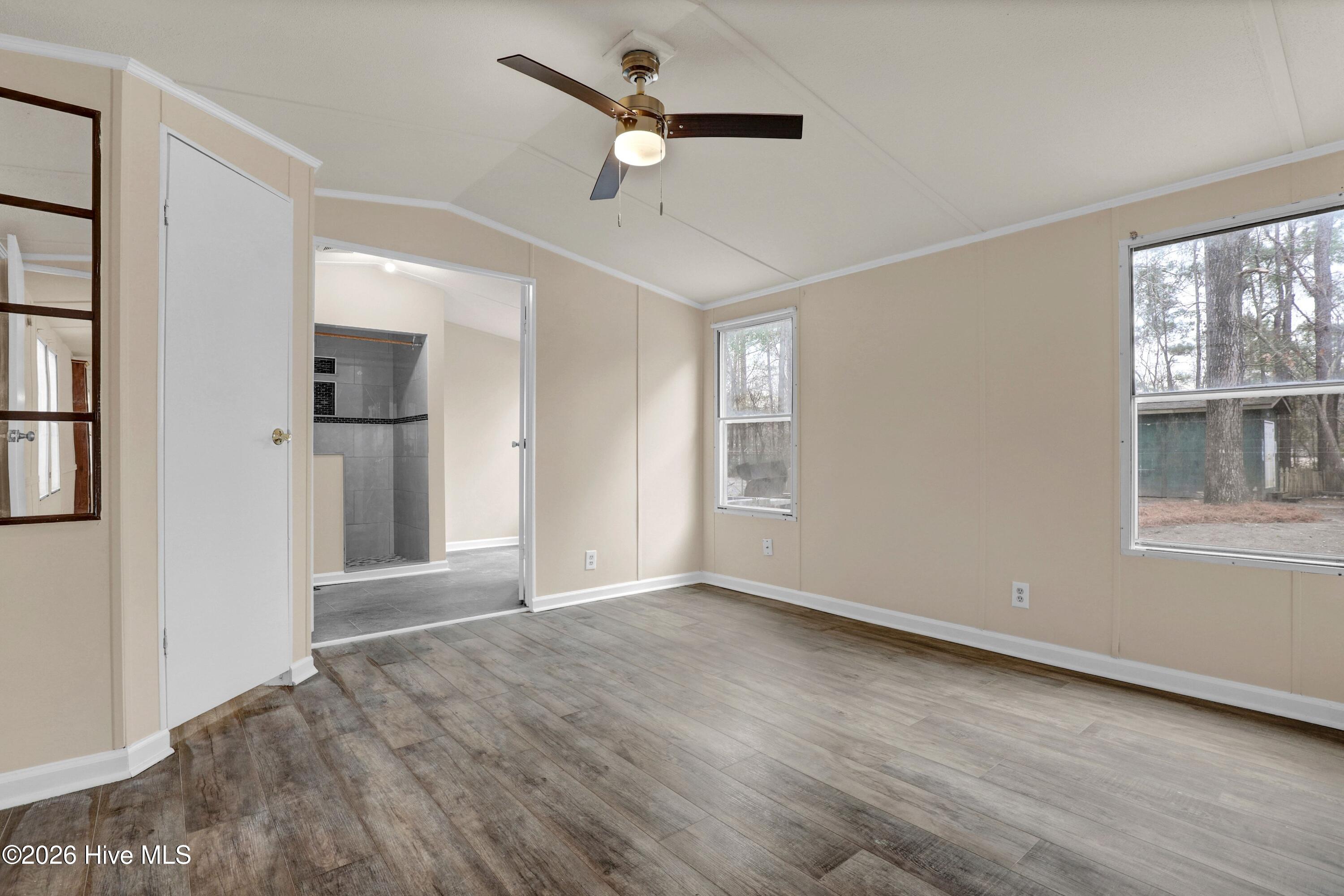 100557223 | Photo 20