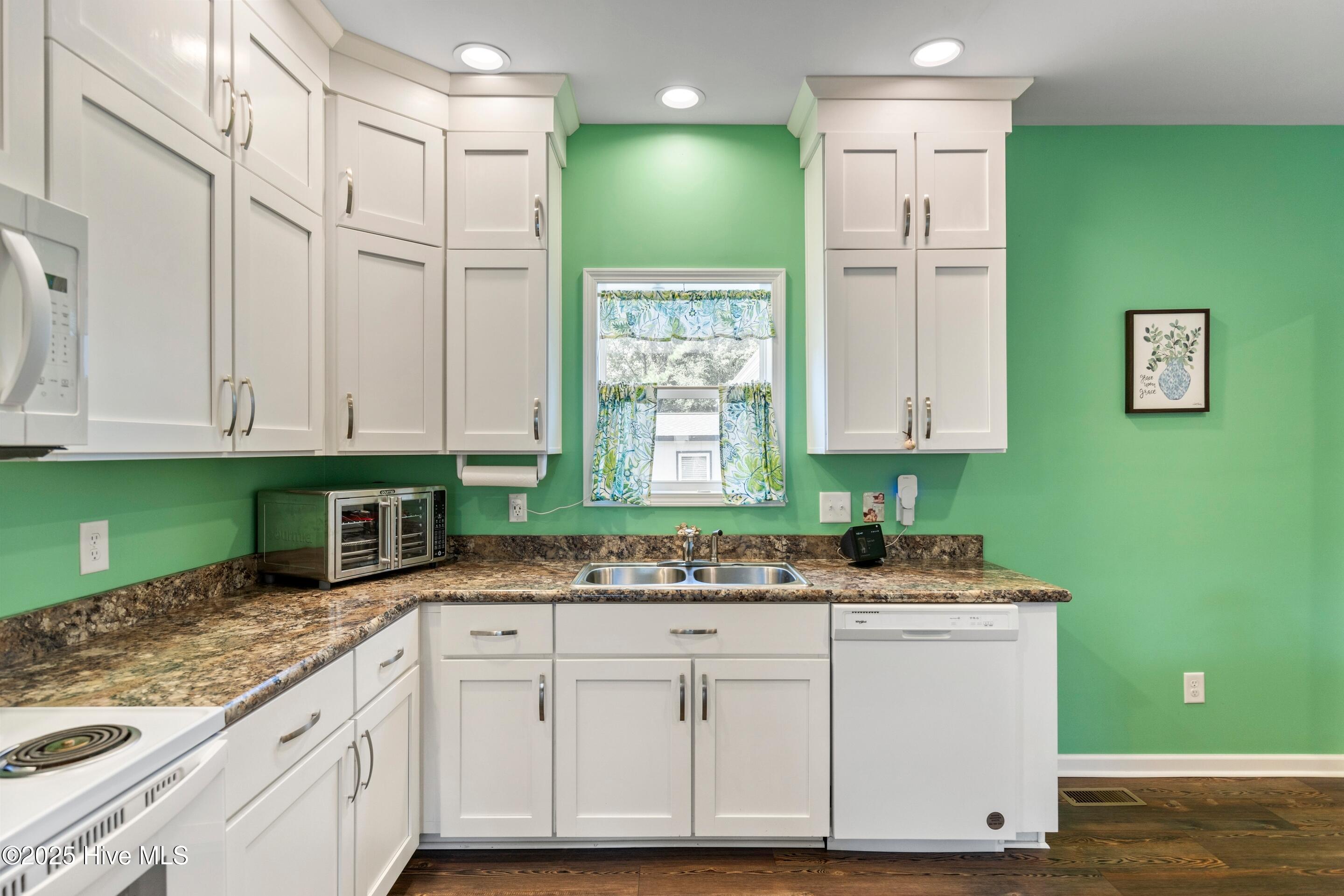 100531794 | Photo 16