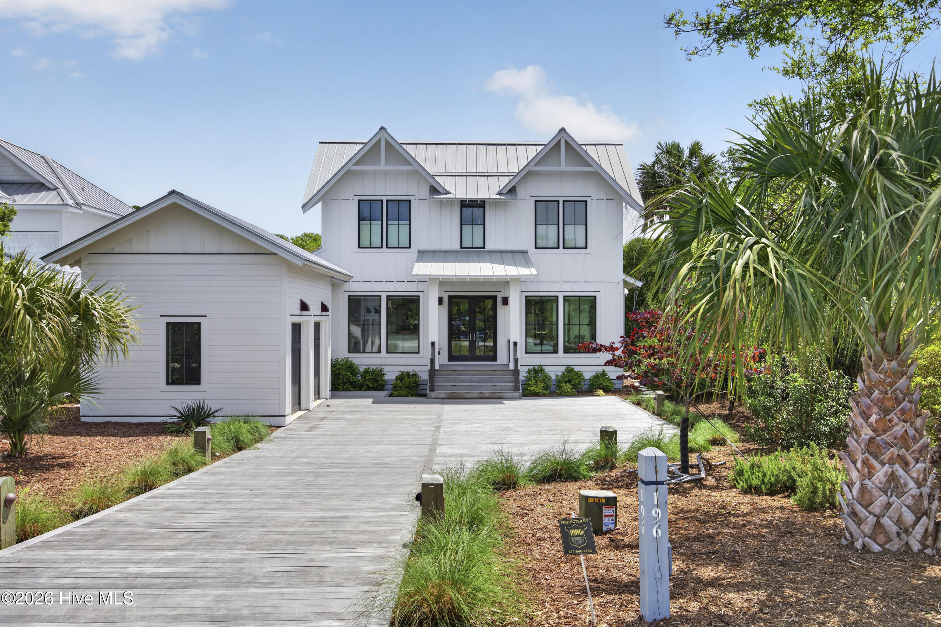 100566186 | Photo 96