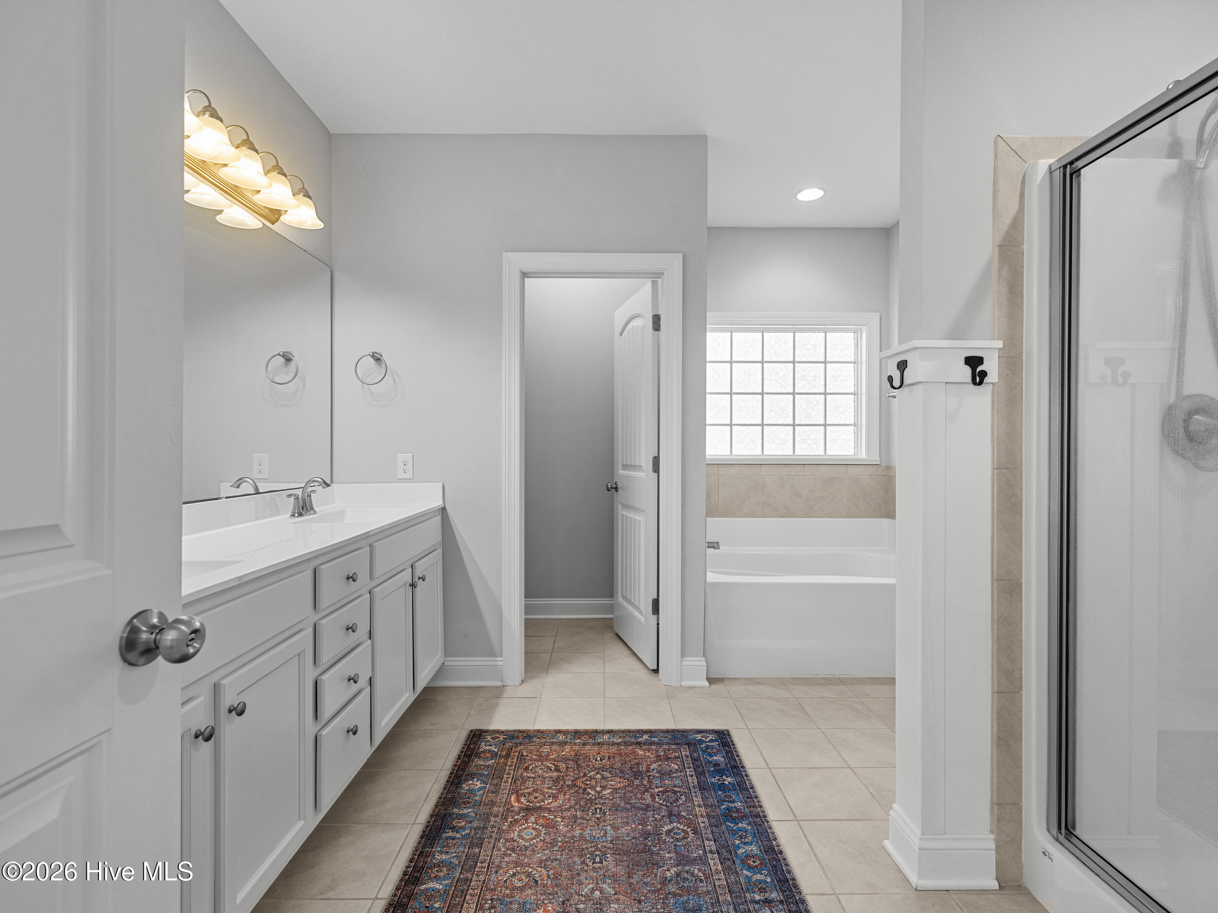 100553436 | Photo 32