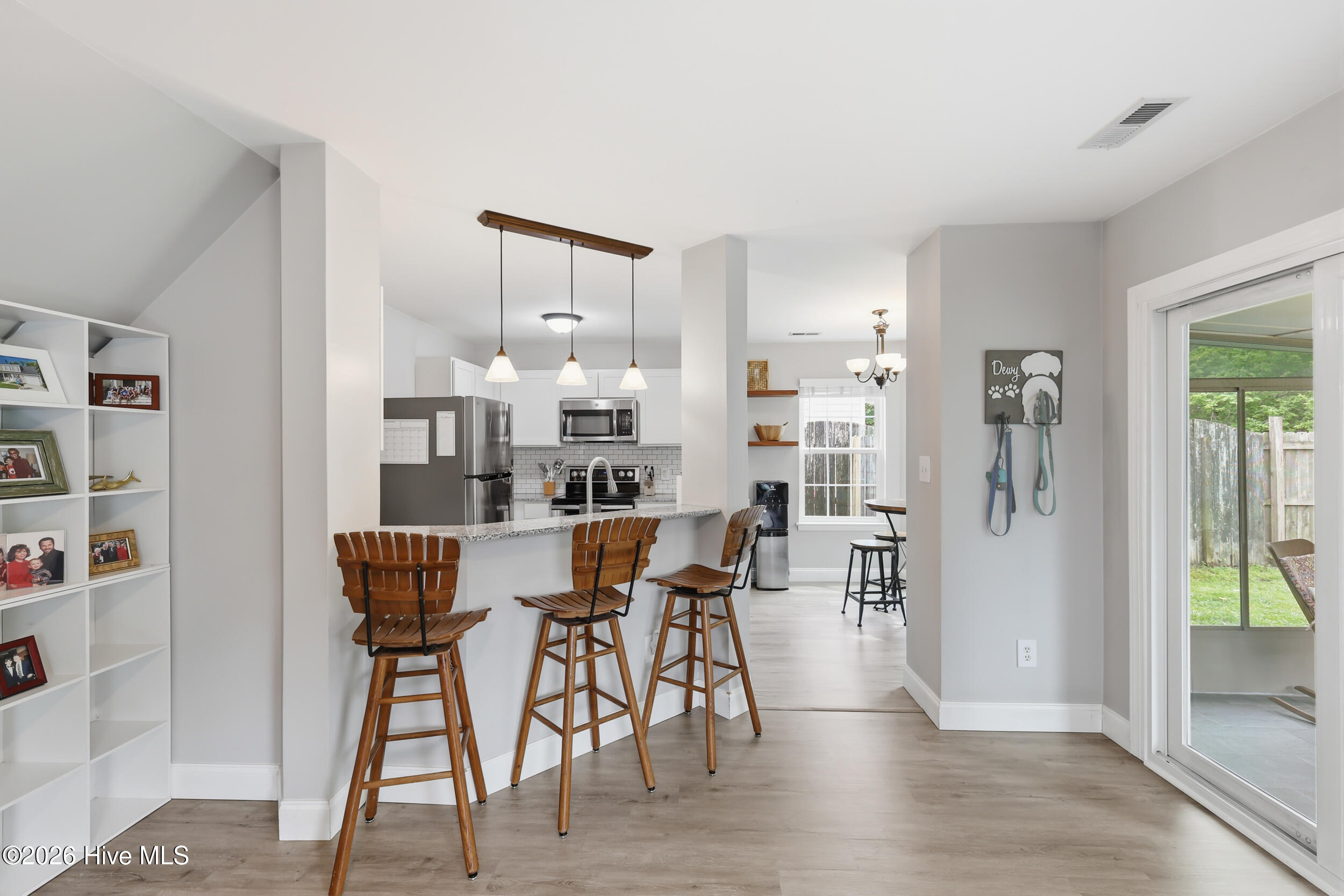 100565857 | Photo 13