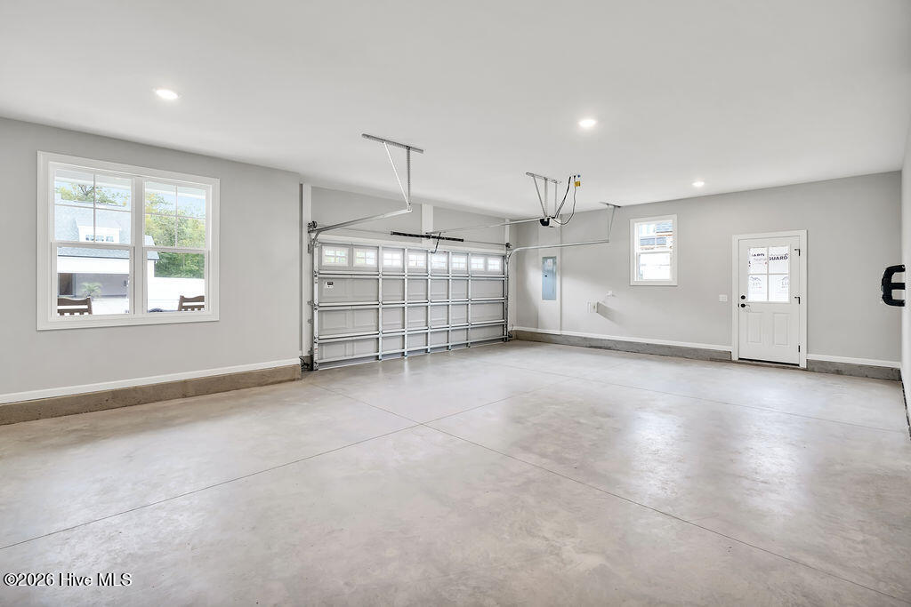 100517231 | Photo 36