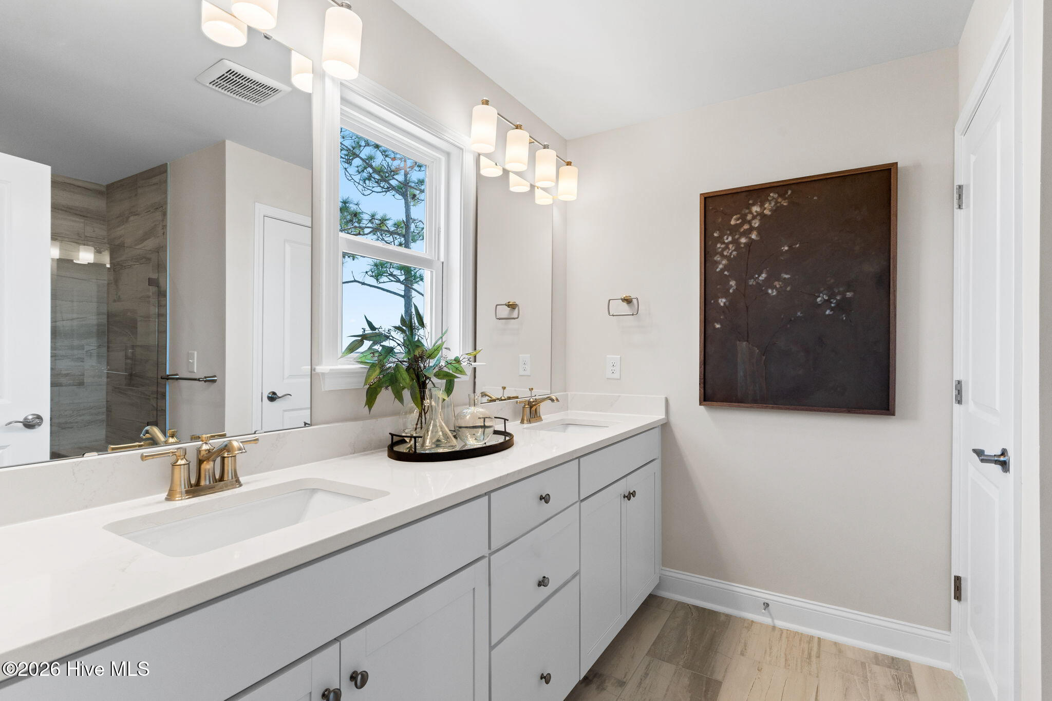 100560253 | Photo 29