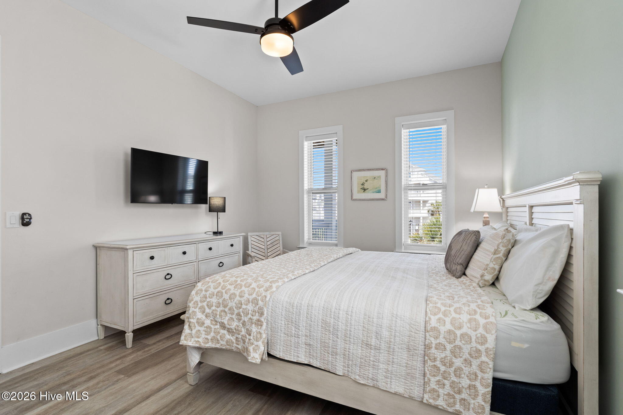 100564964 | Photo 41