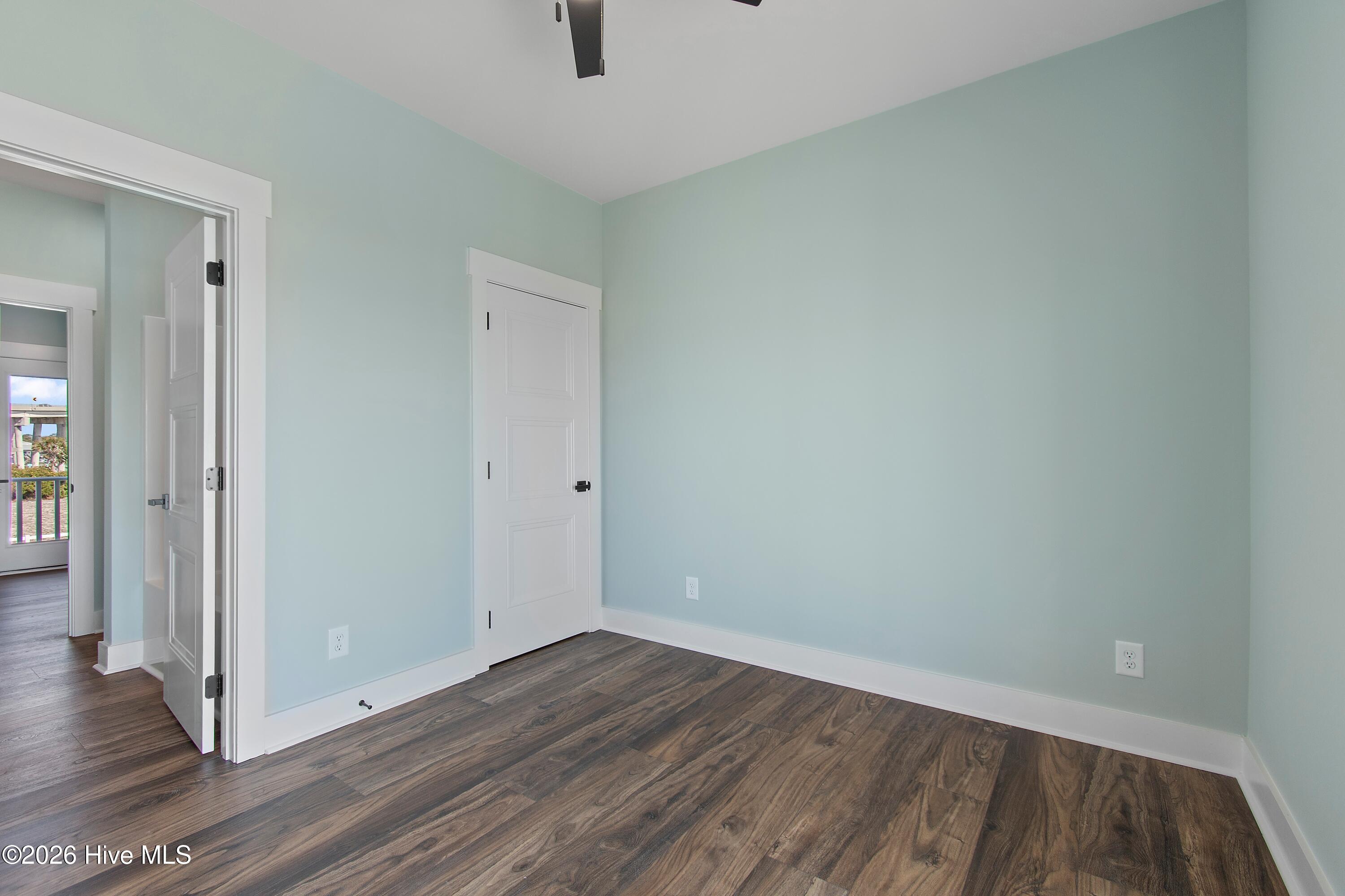 100525710 | Photo 51