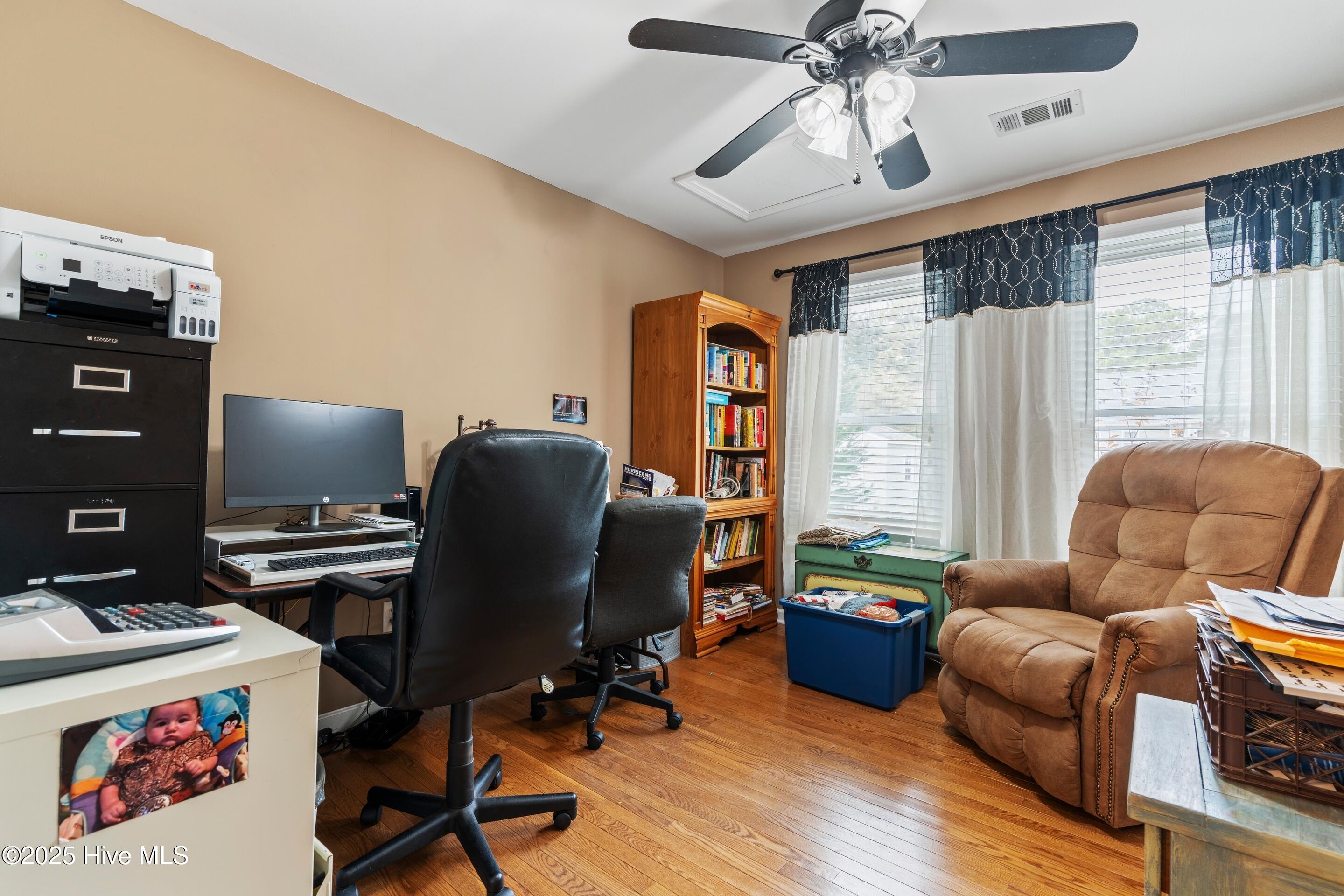 100543561 | Photo 26