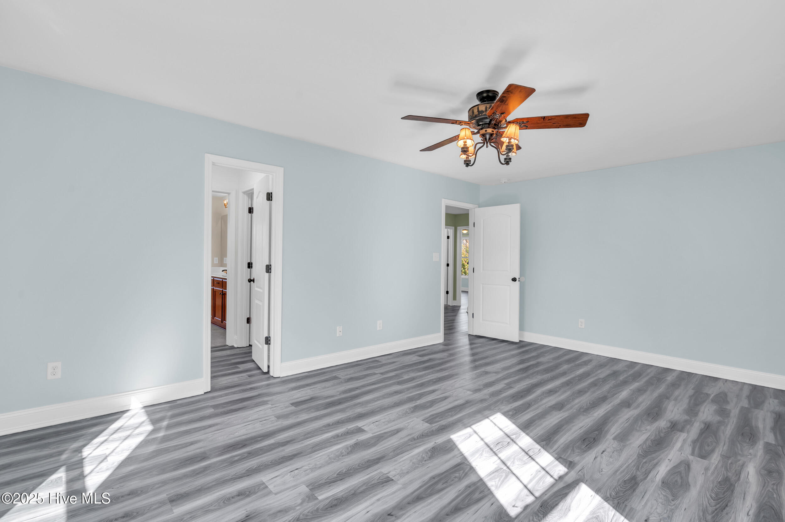 100538065 | Photo 33