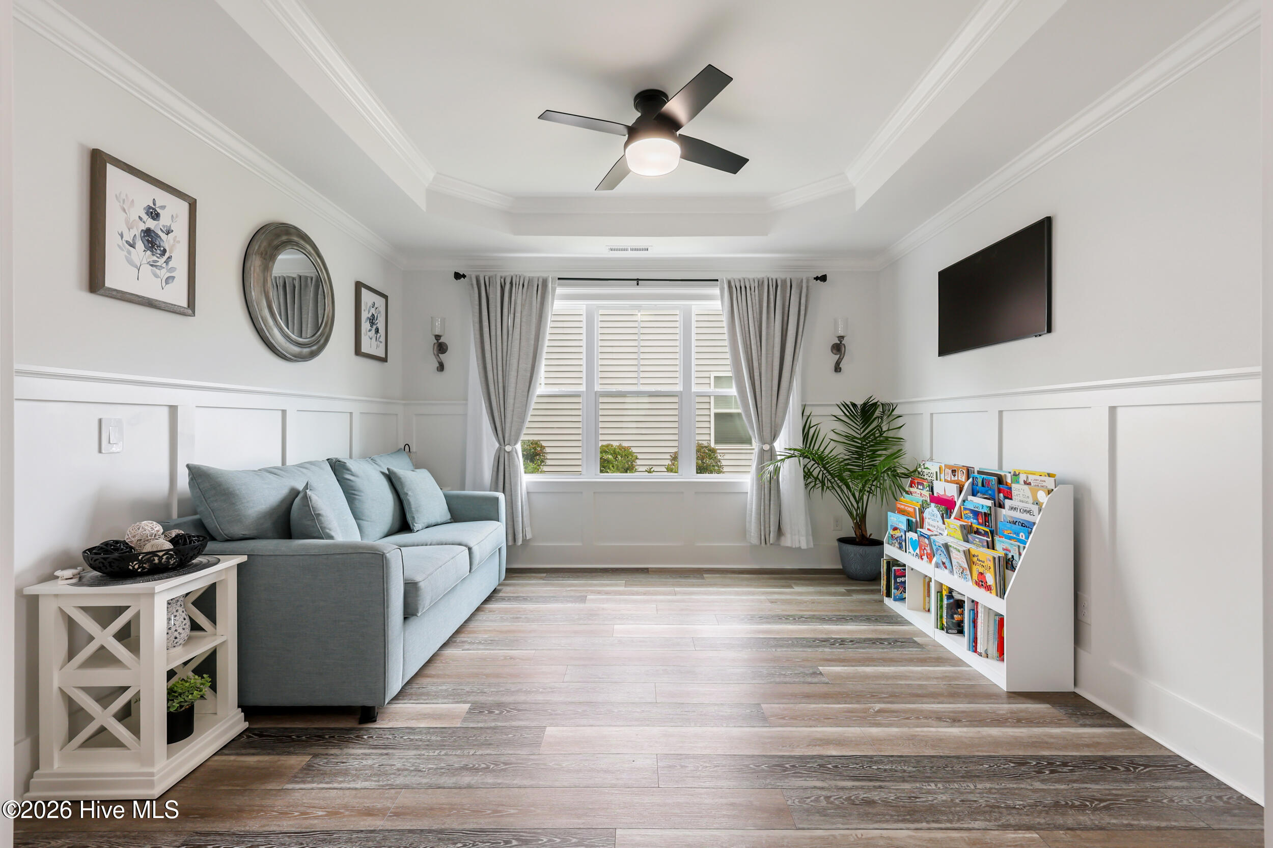 100569219 | Photo 18