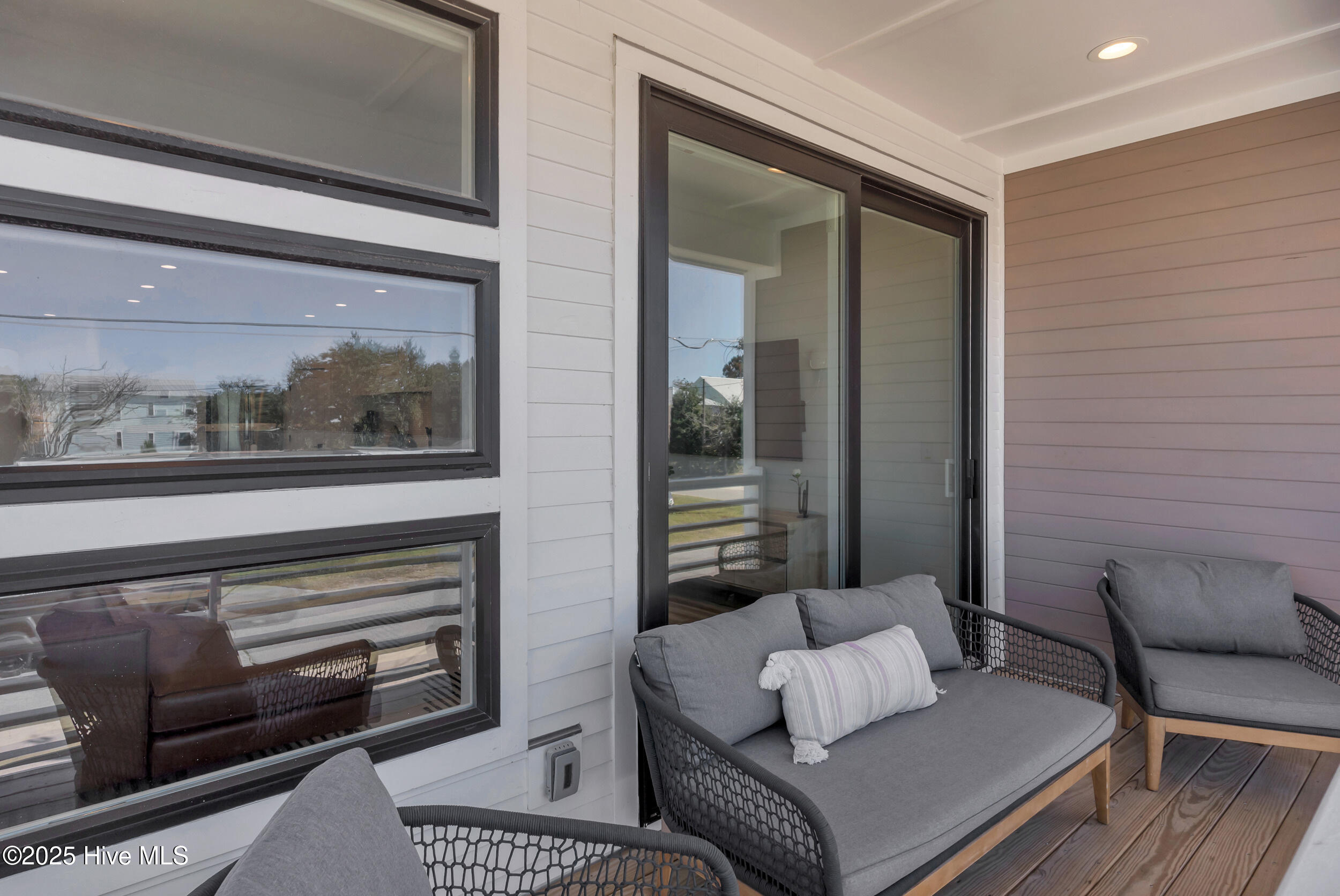 100541692 | Photo 18