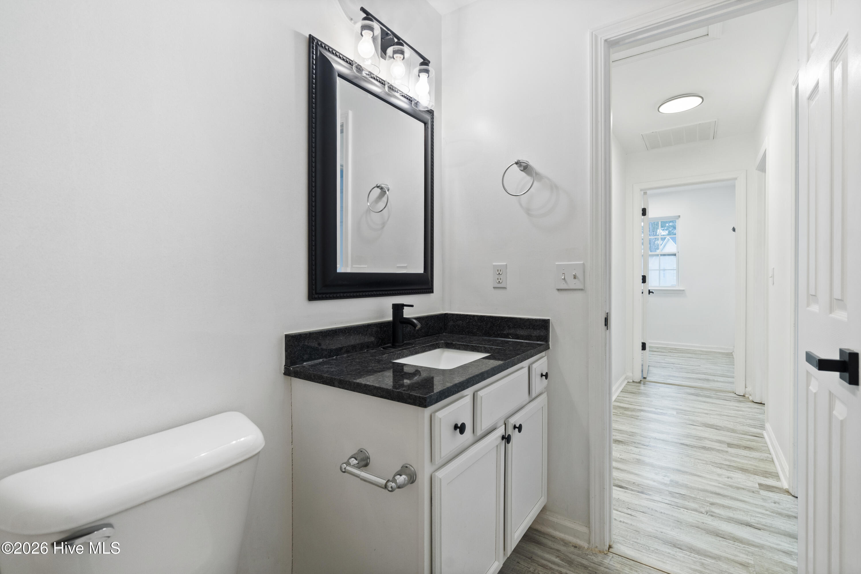 100557847 | Photo 27