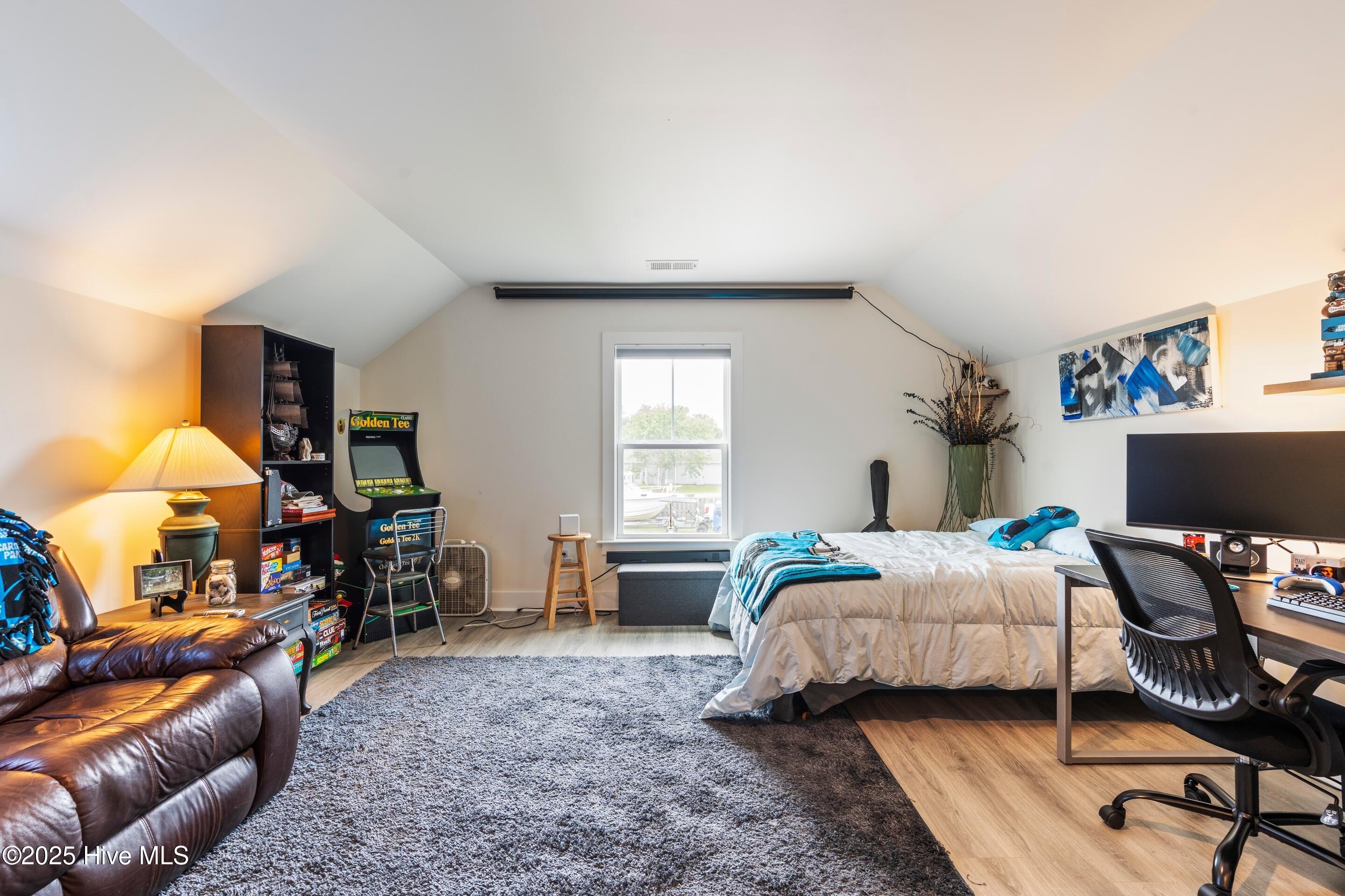 100525956 | Photo 46