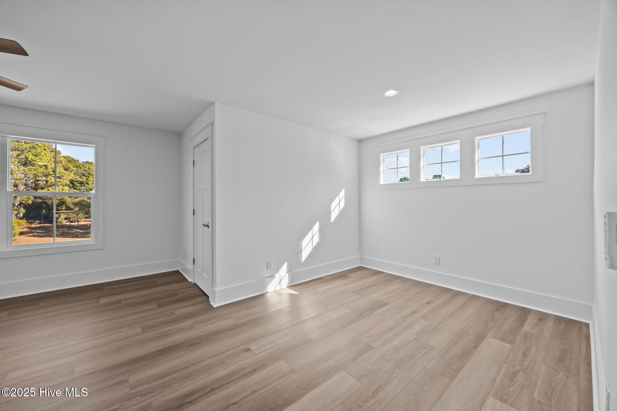 100532112 | Photo 27