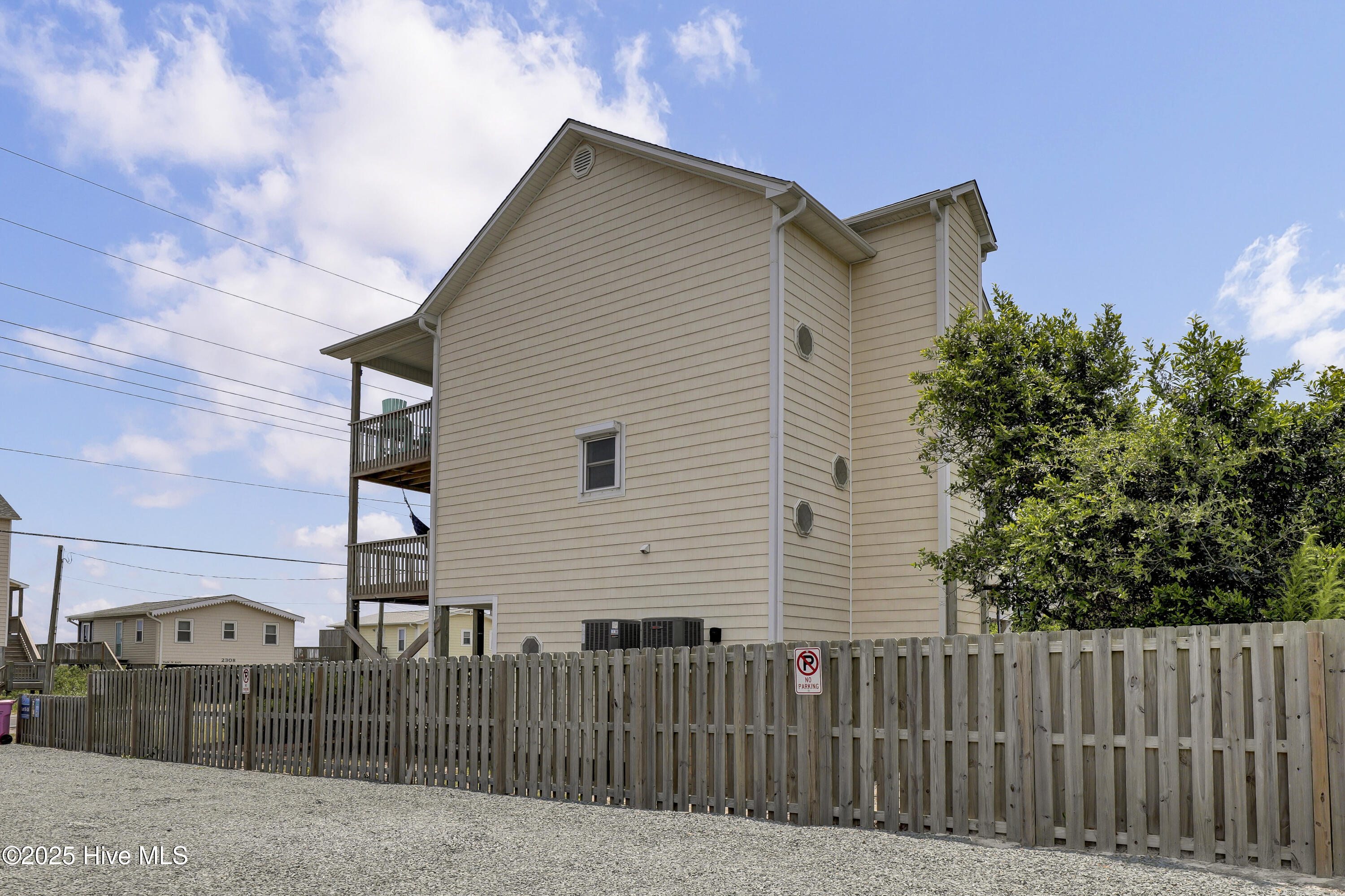 100548712 | Photo 47