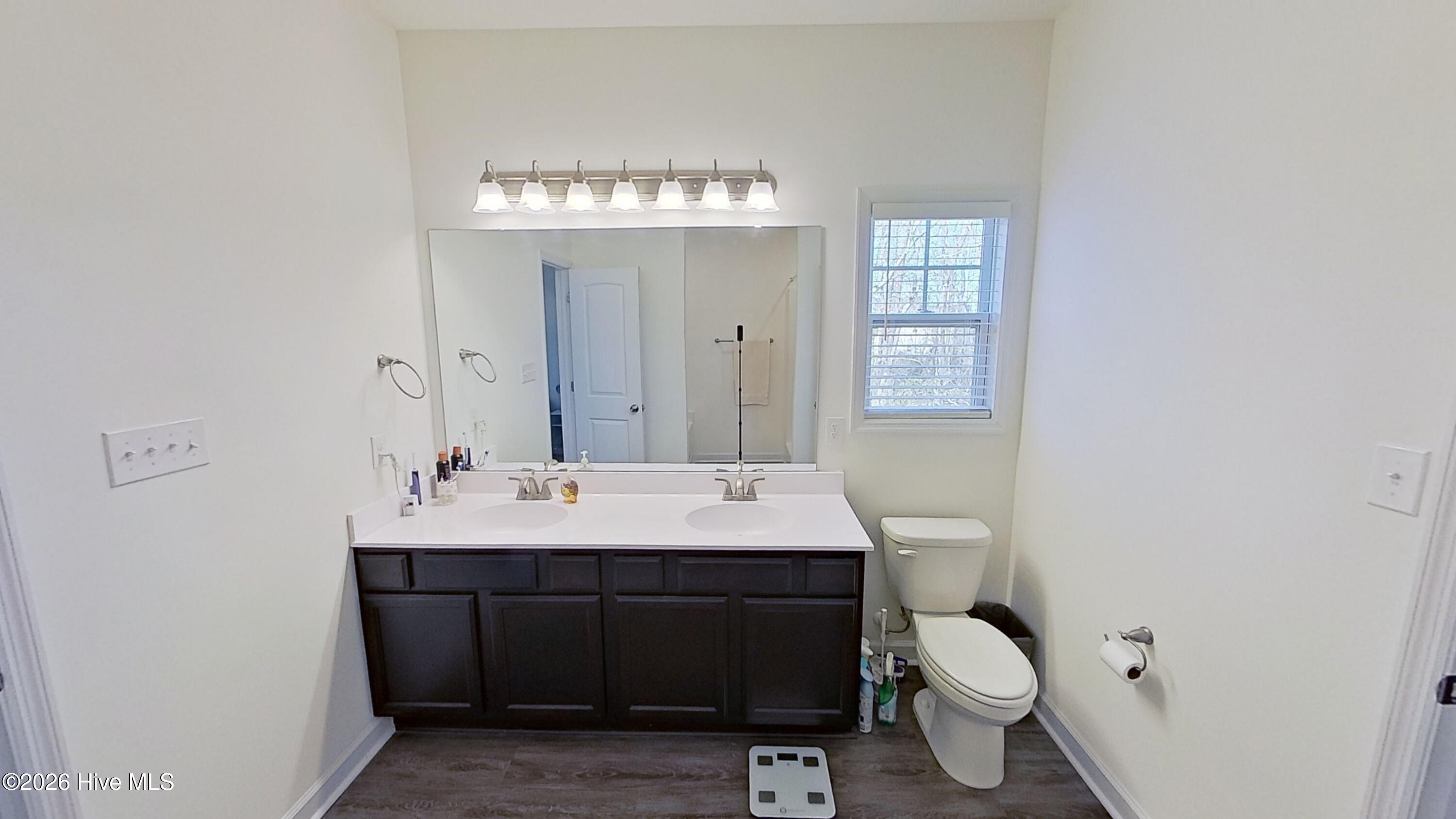 100567231 | Photo 15