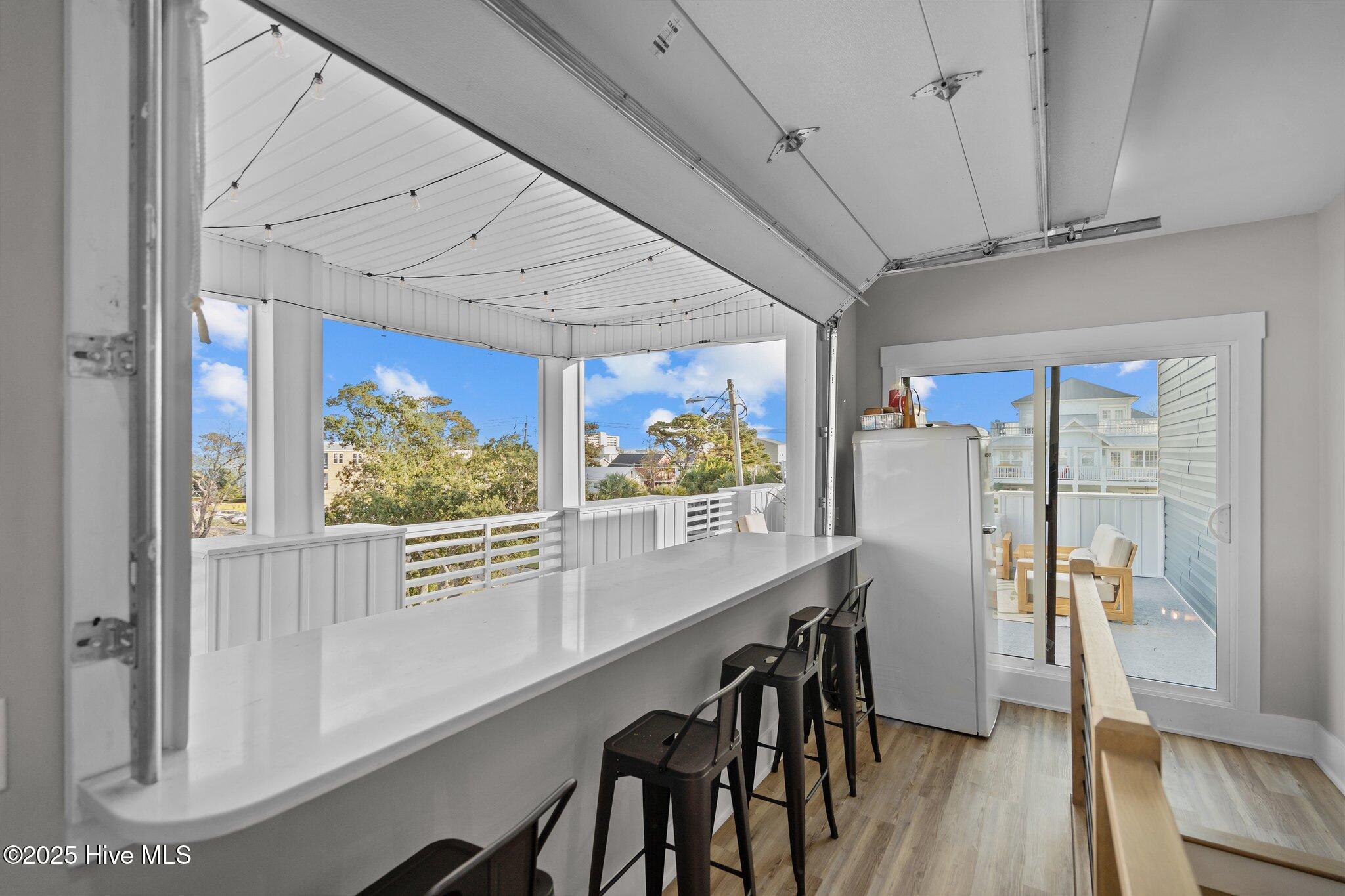 100537870 | Photo 56