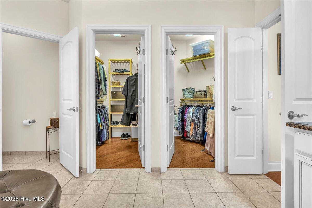 100553917 | Photo 49