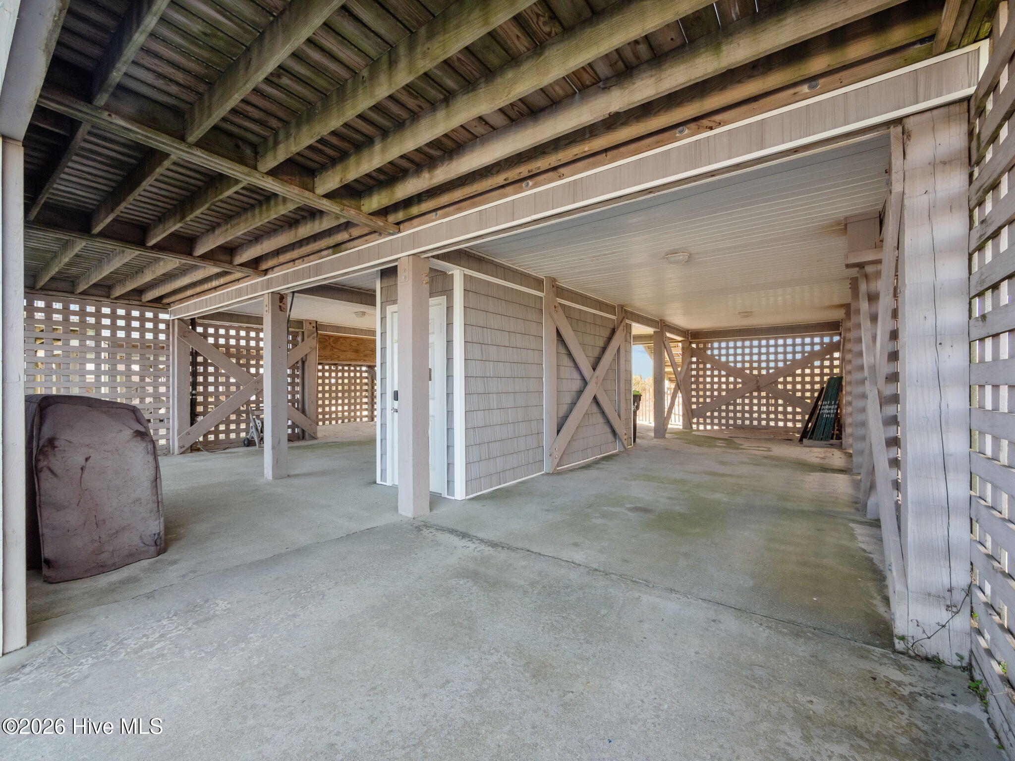 100567170 | Photo 58