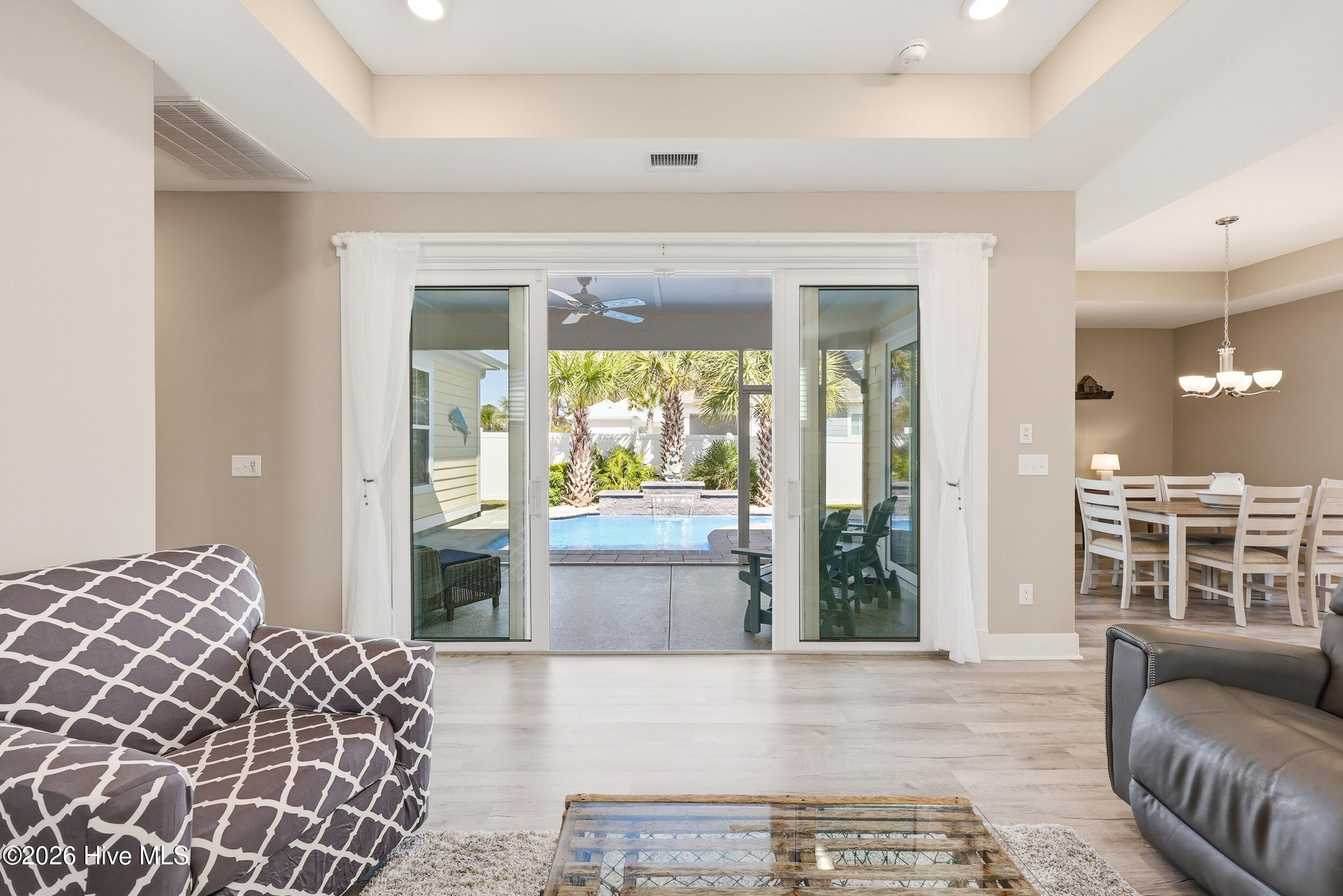 100563402 | Photo 23