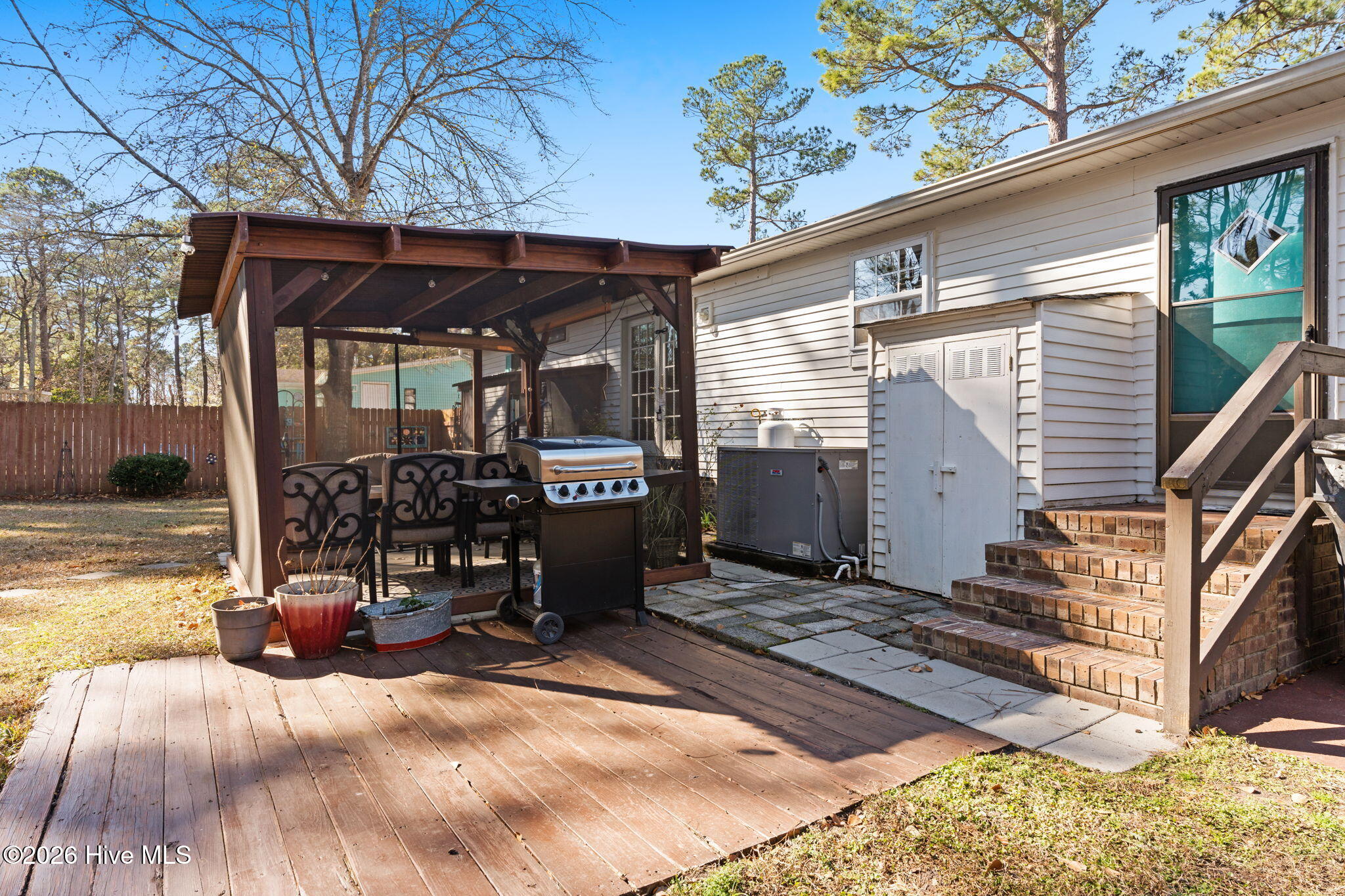 100549816 | Photo 24