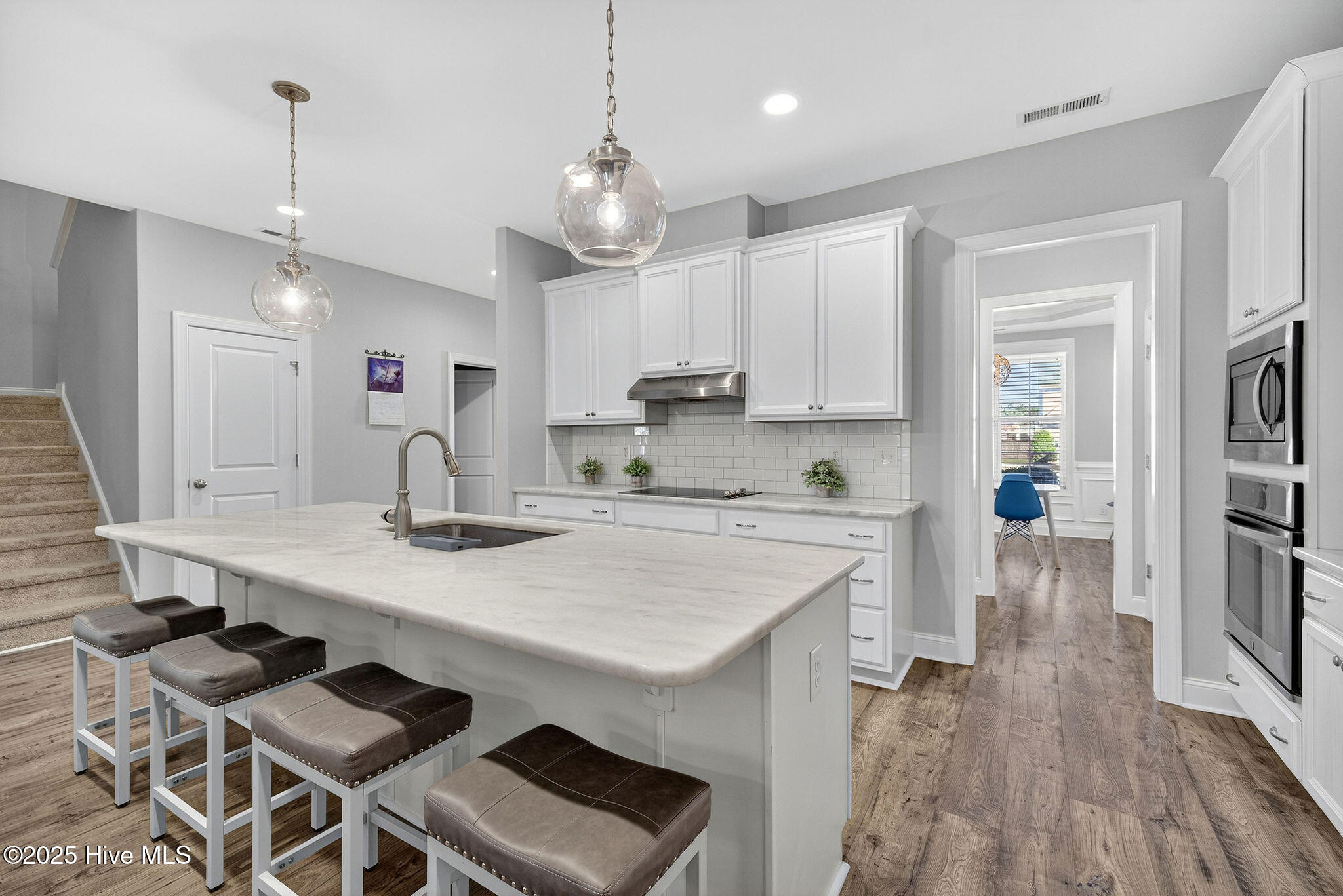 100541825 | Photo 13