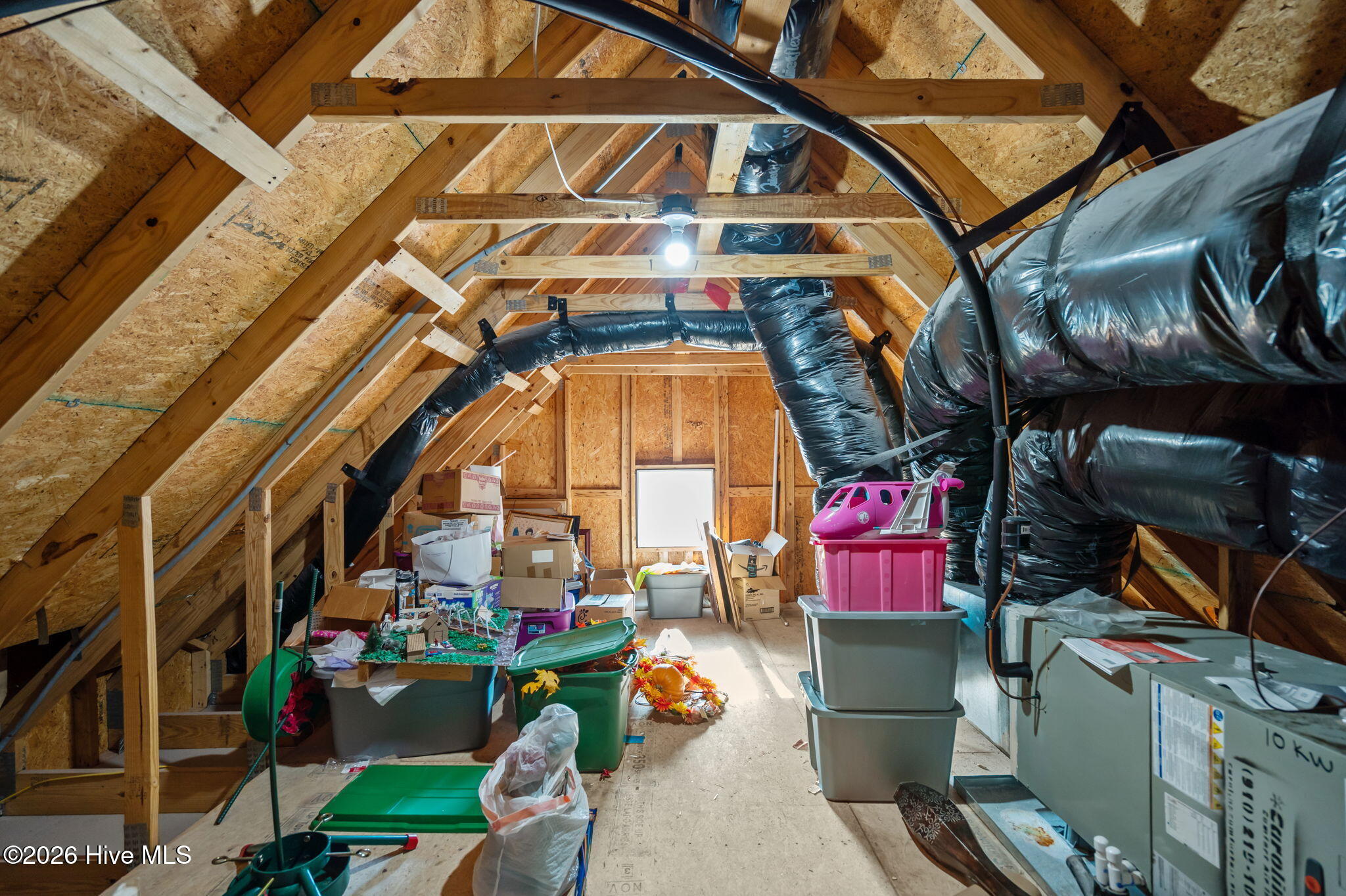 100561090 | Photo 36