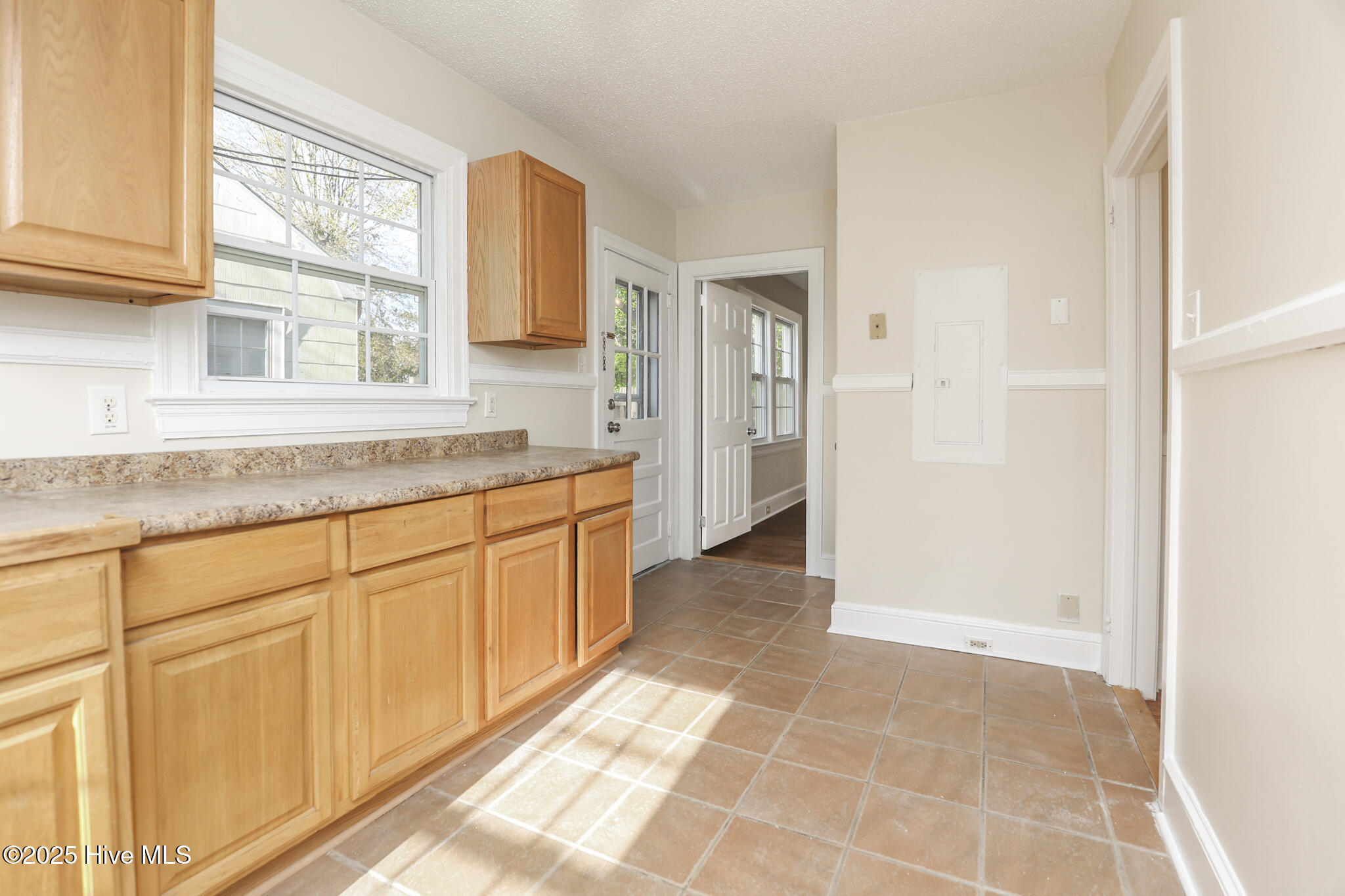 100542091 | Photo 15