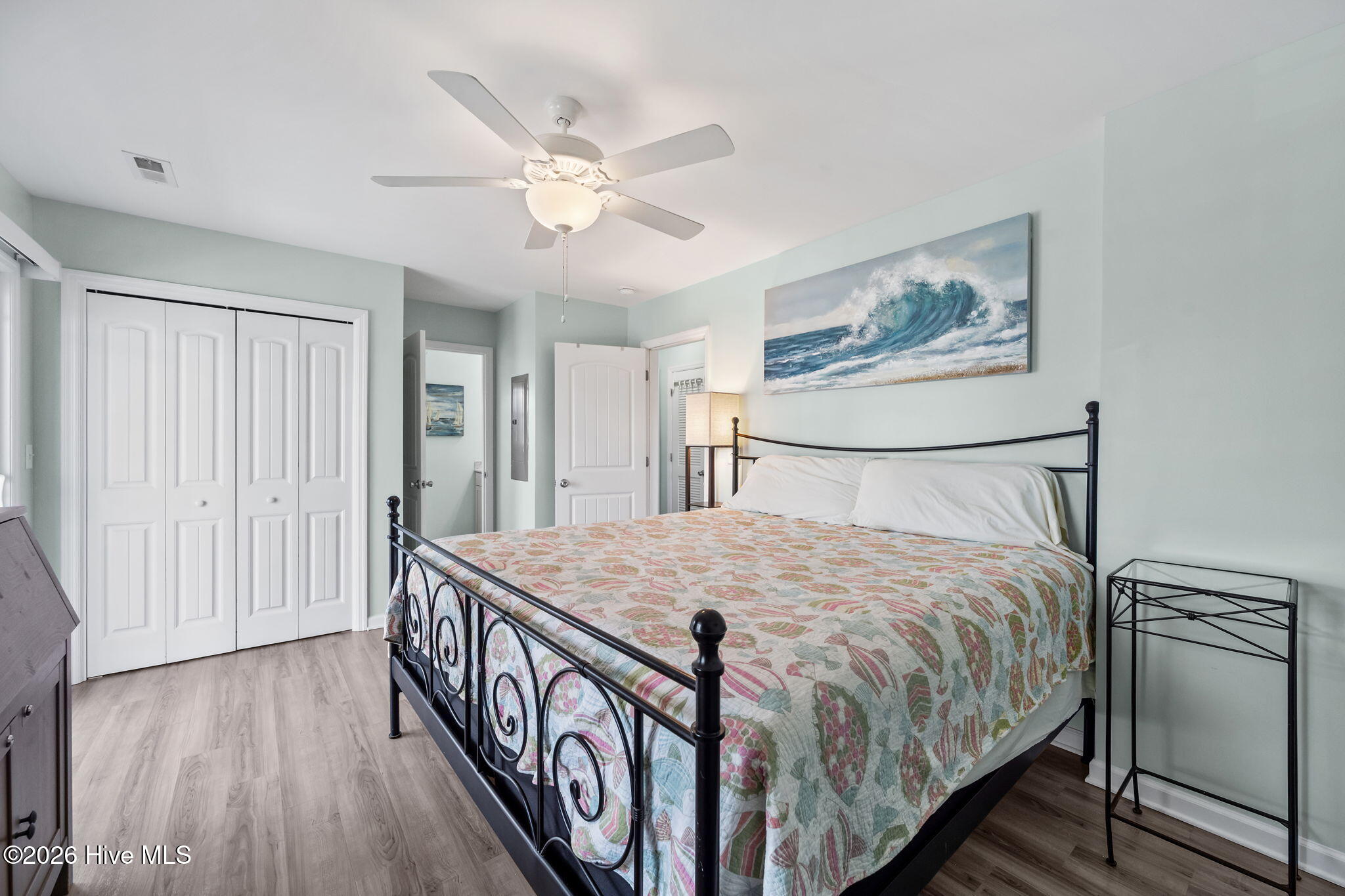 100563111 | Photo 13