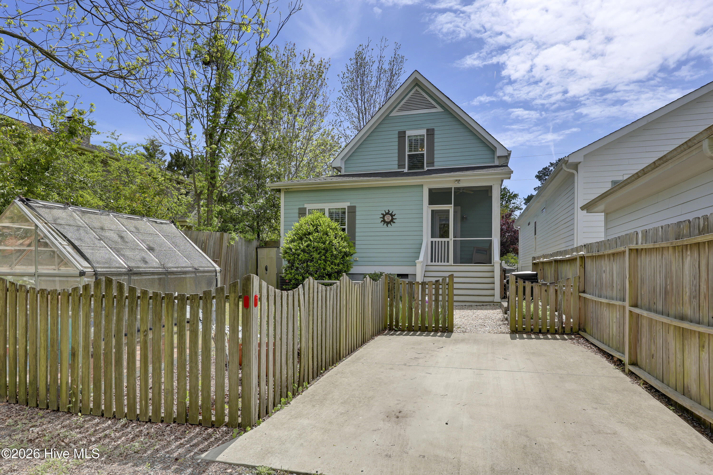 100566208 | Photo 32