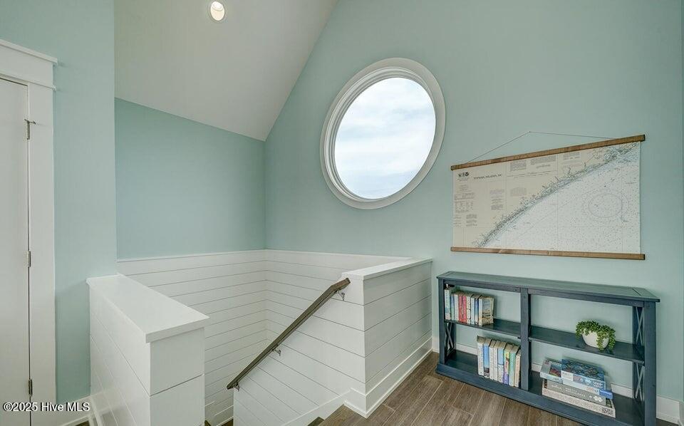 100508302 | Photo 29