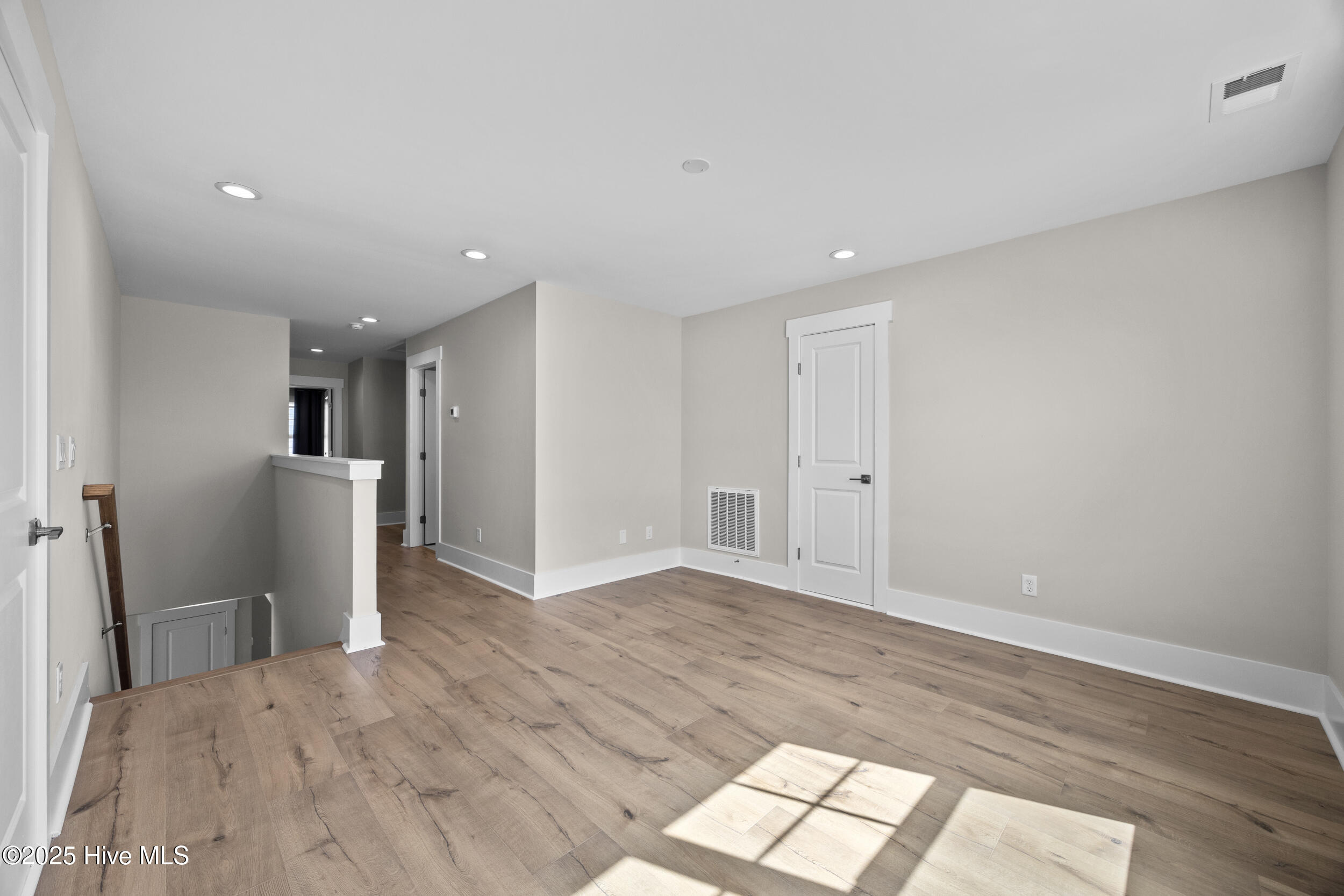 100532896 | Photo 34