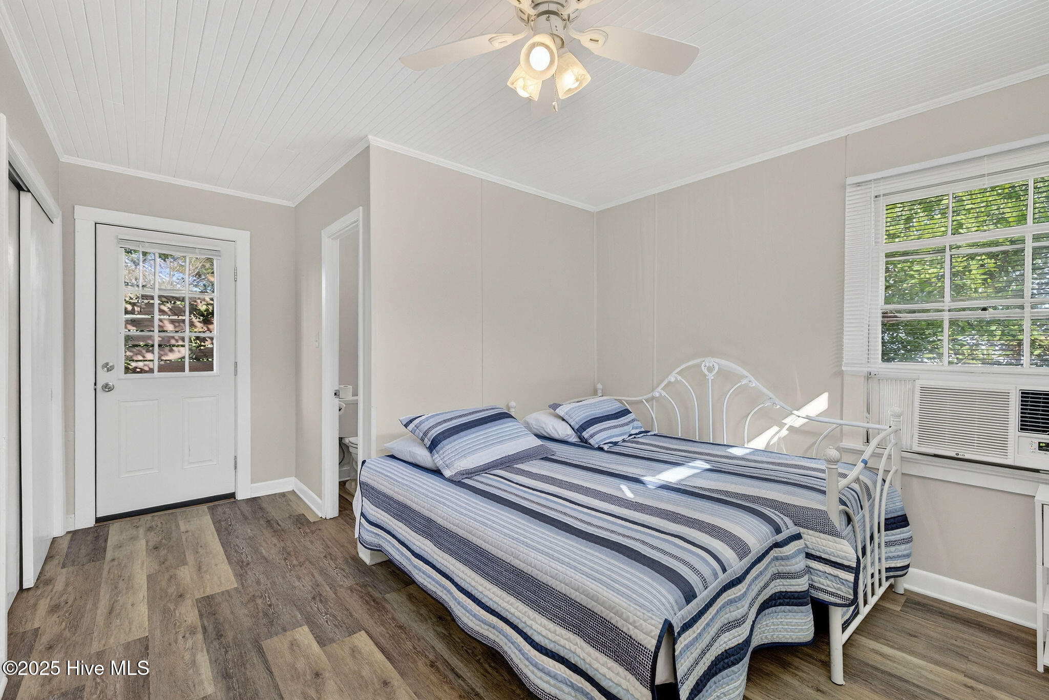 100543677 | Photo 49