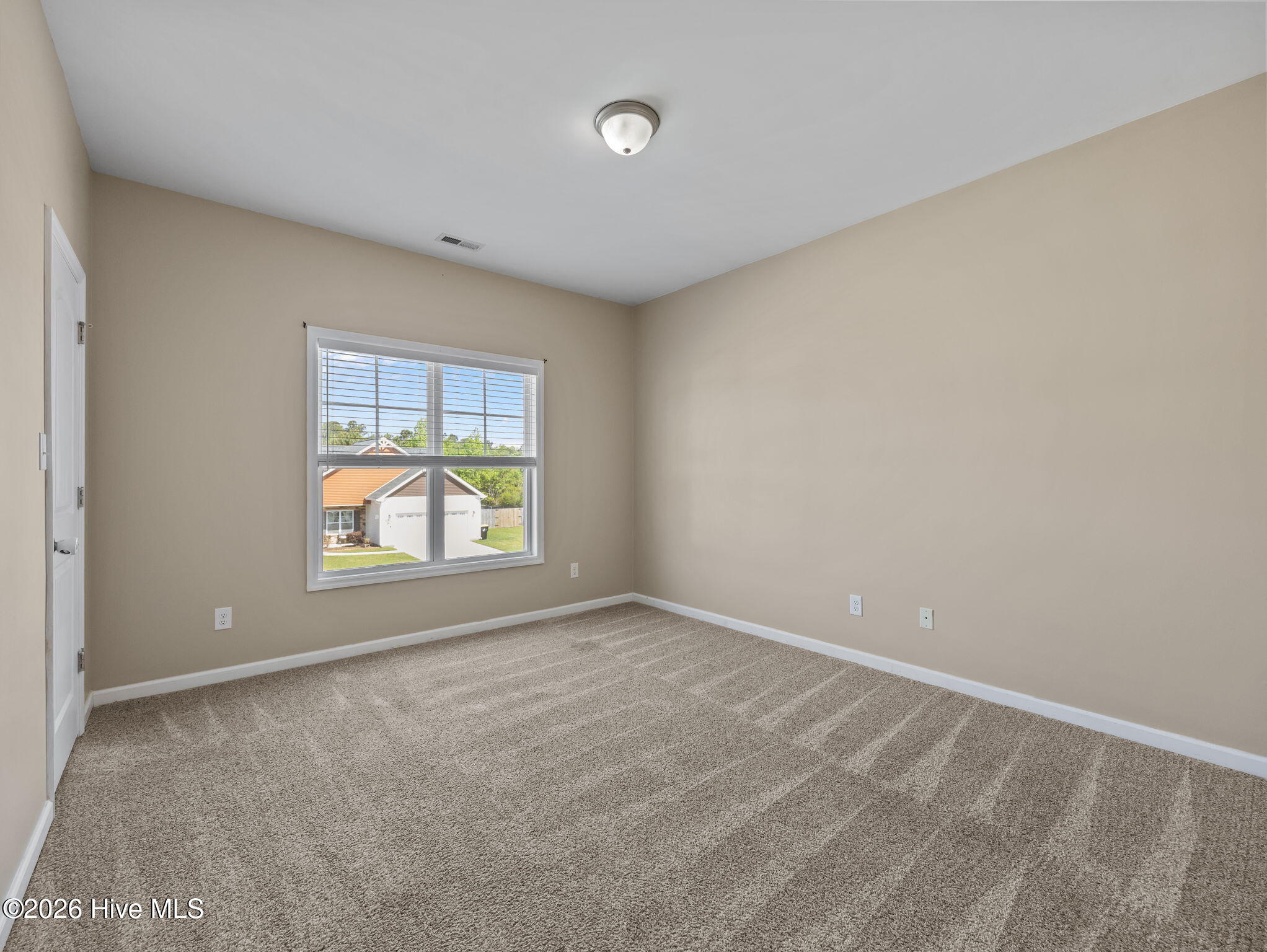 100568033 | Photo 20