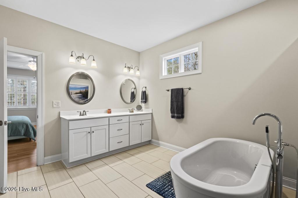 100558511 | Photo 18